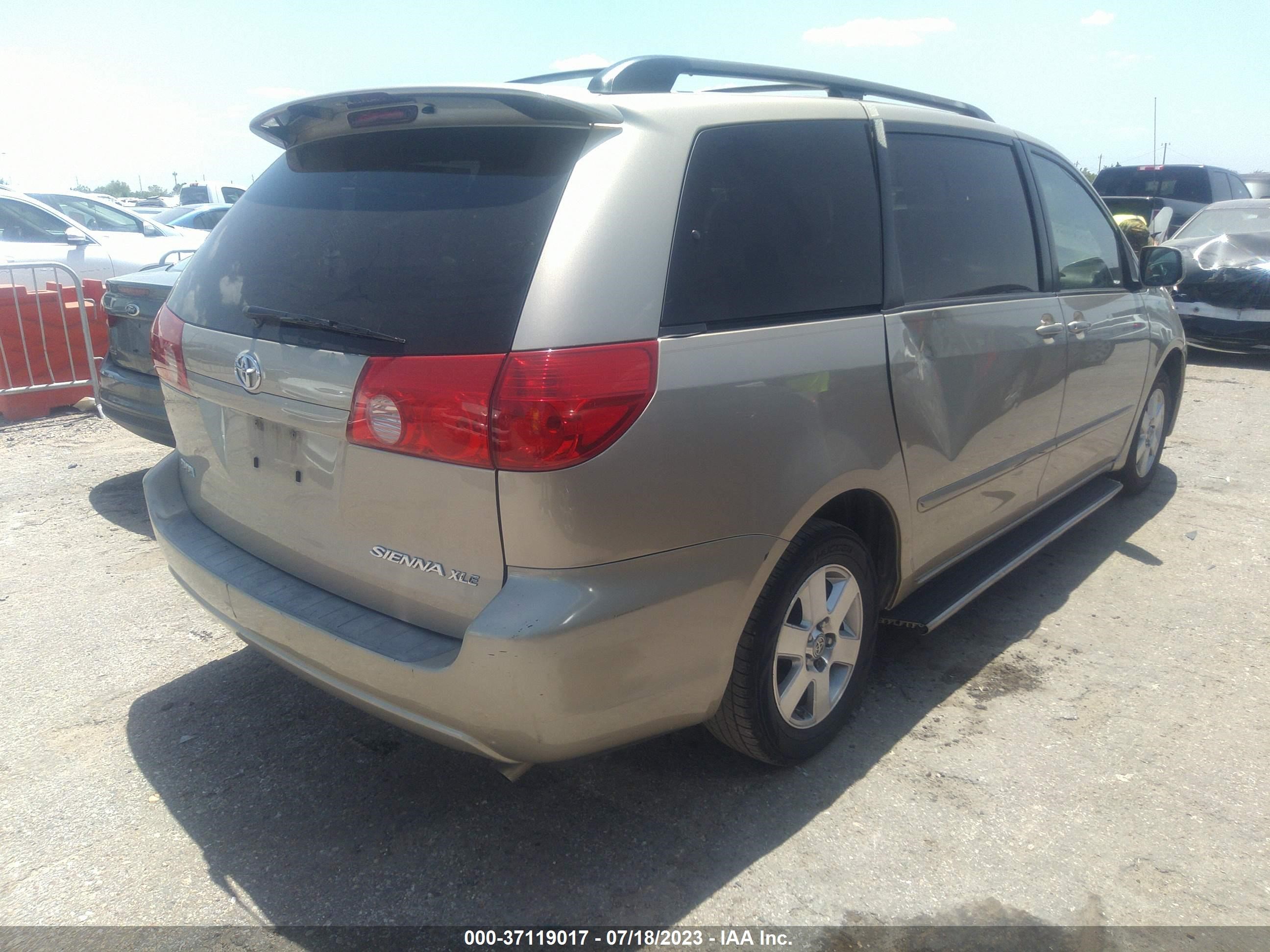 Photo 3 VIN: 5TDZK22C68S186835 - TOYOTA SIENNA 