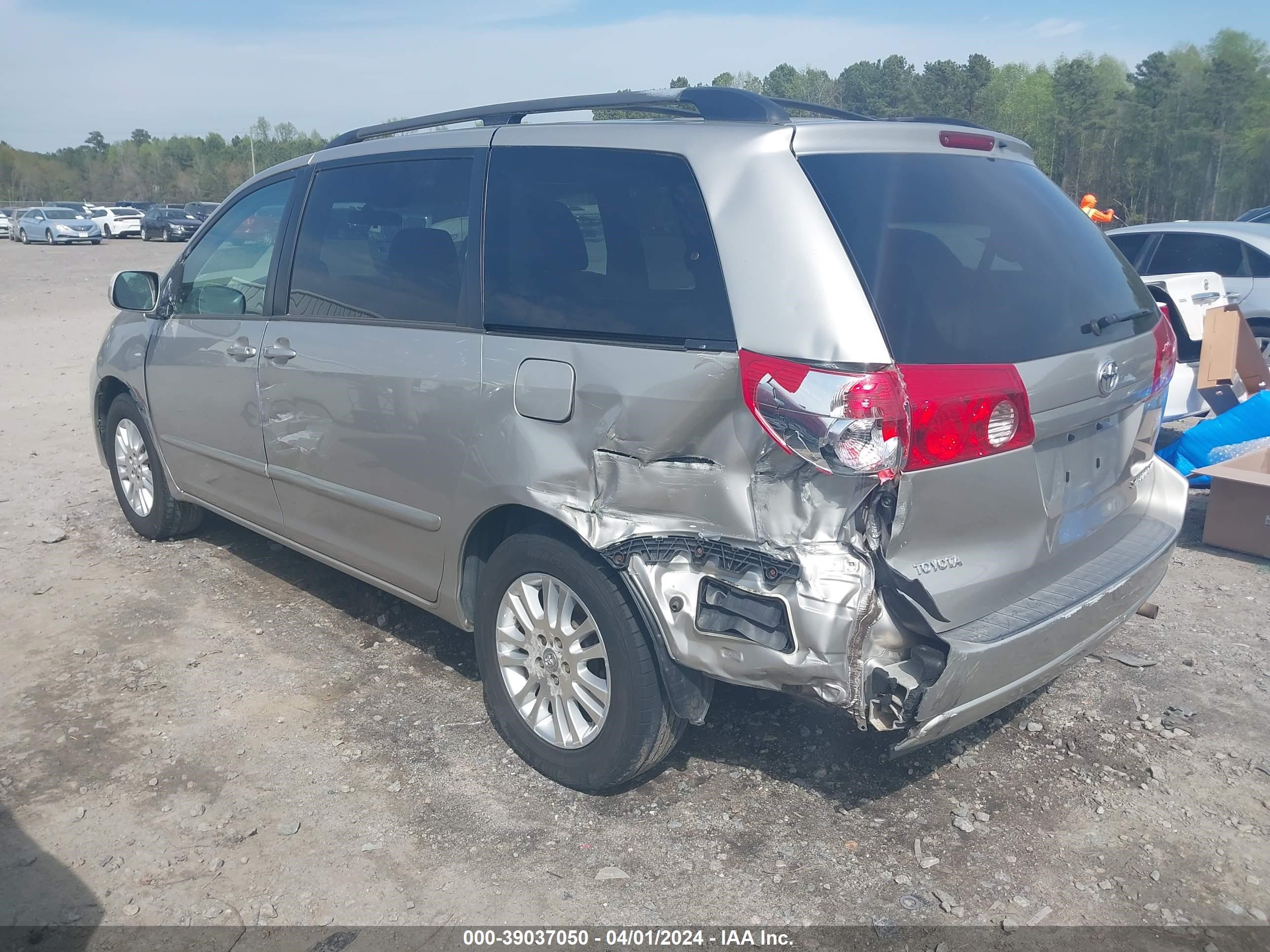 Photo 2 VIN: 5TDZK22C69S259137 - TOYOTA SIENNA 