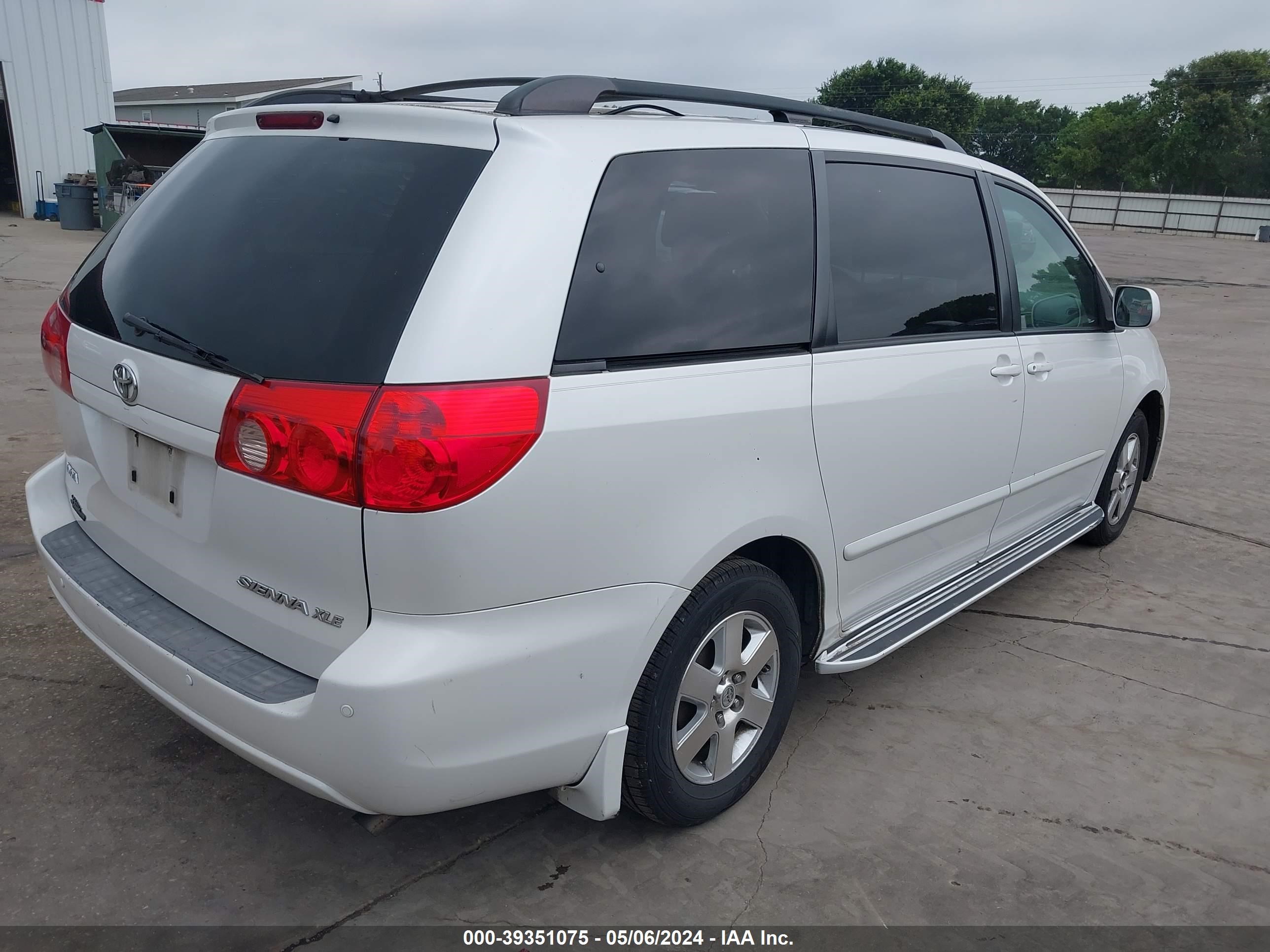 Photo 3 VIN: 5TDZK22C77S089156 - TOYOTA SIENNA 