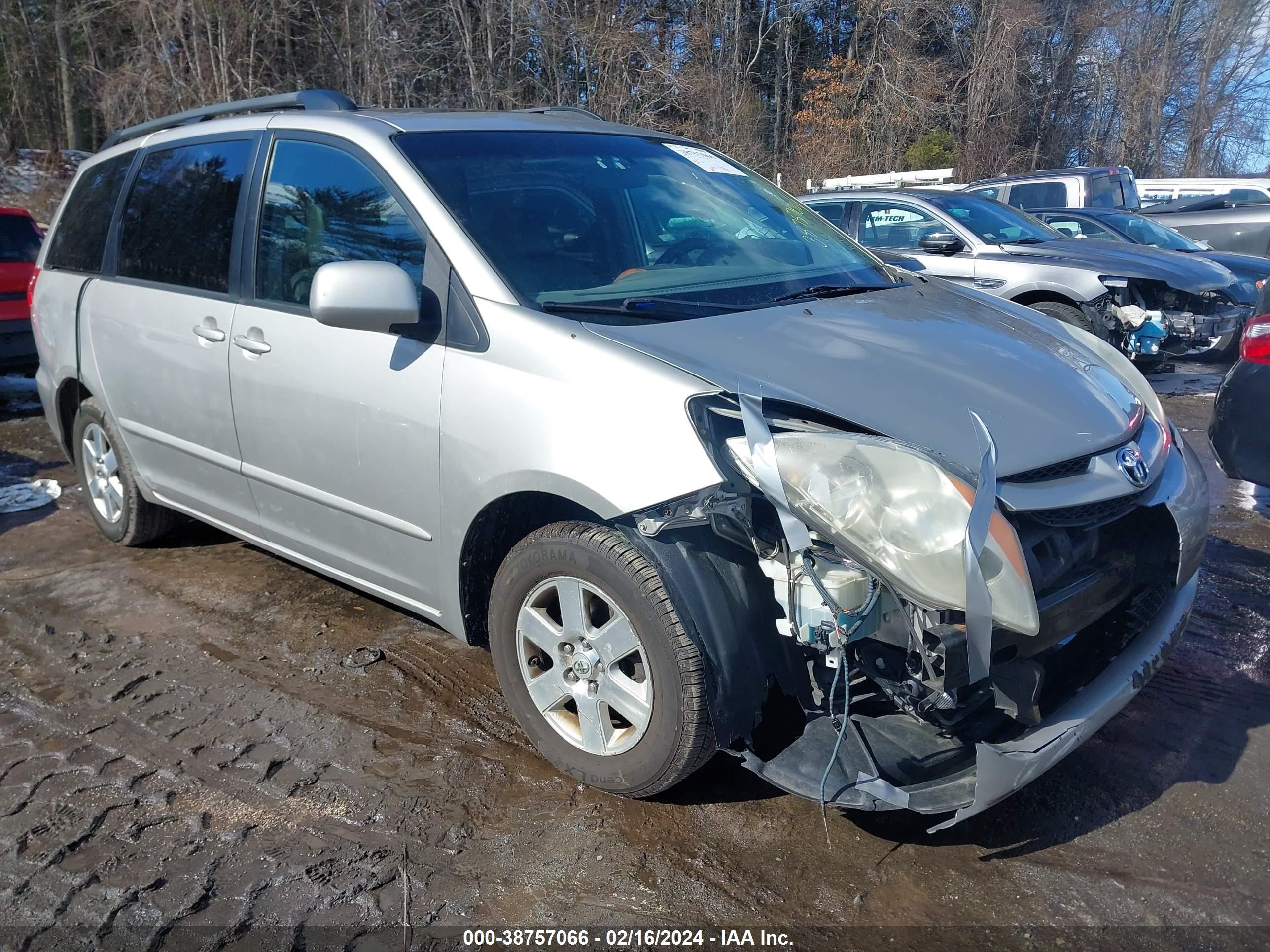 Photo 0 VIN: 5TDZK22C79S260975 - TOYOTA SIENNA 