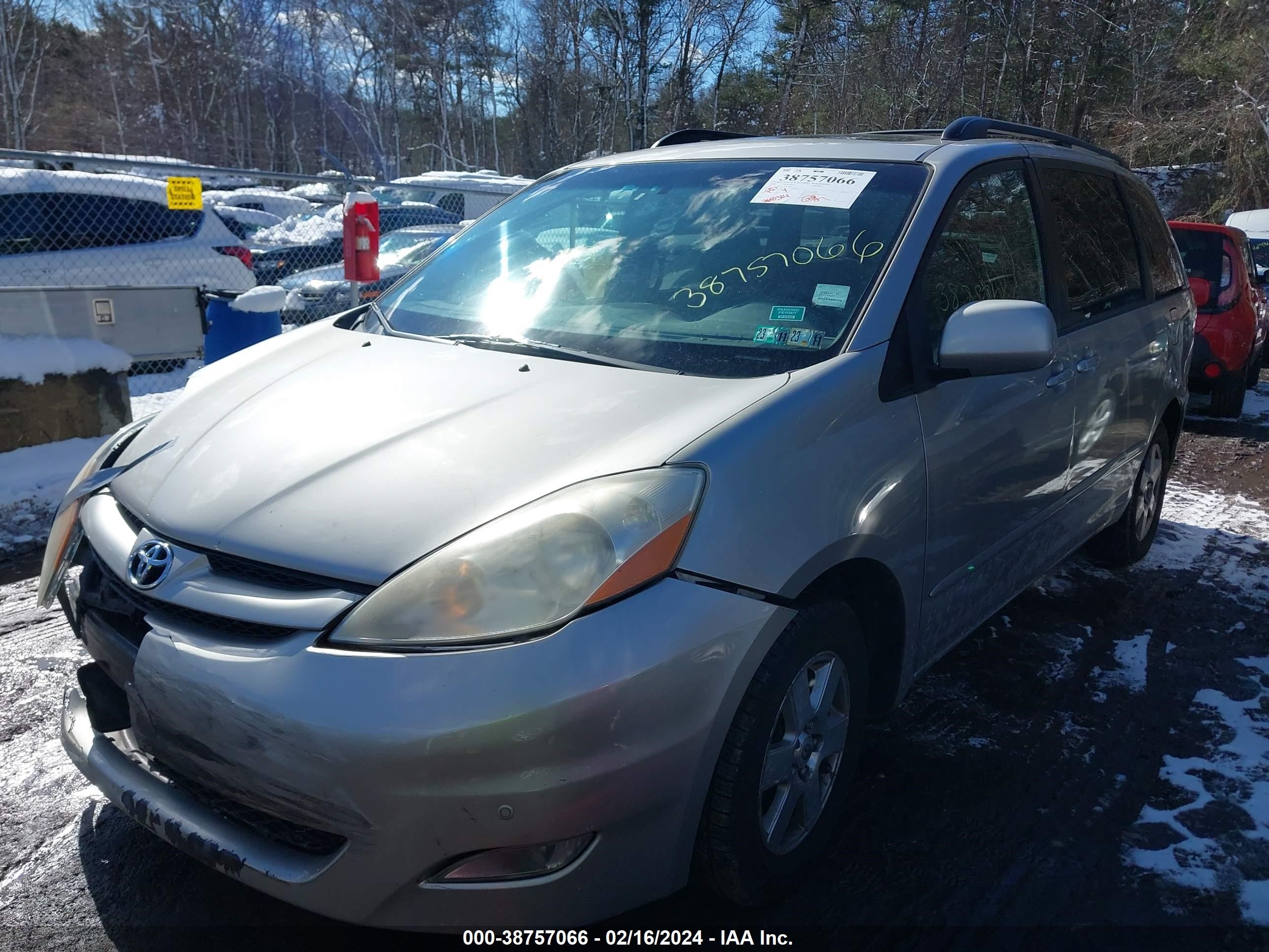 Photo 1 VIN: 5TDZK22C79S260975 - TOYOTA SIENNA 