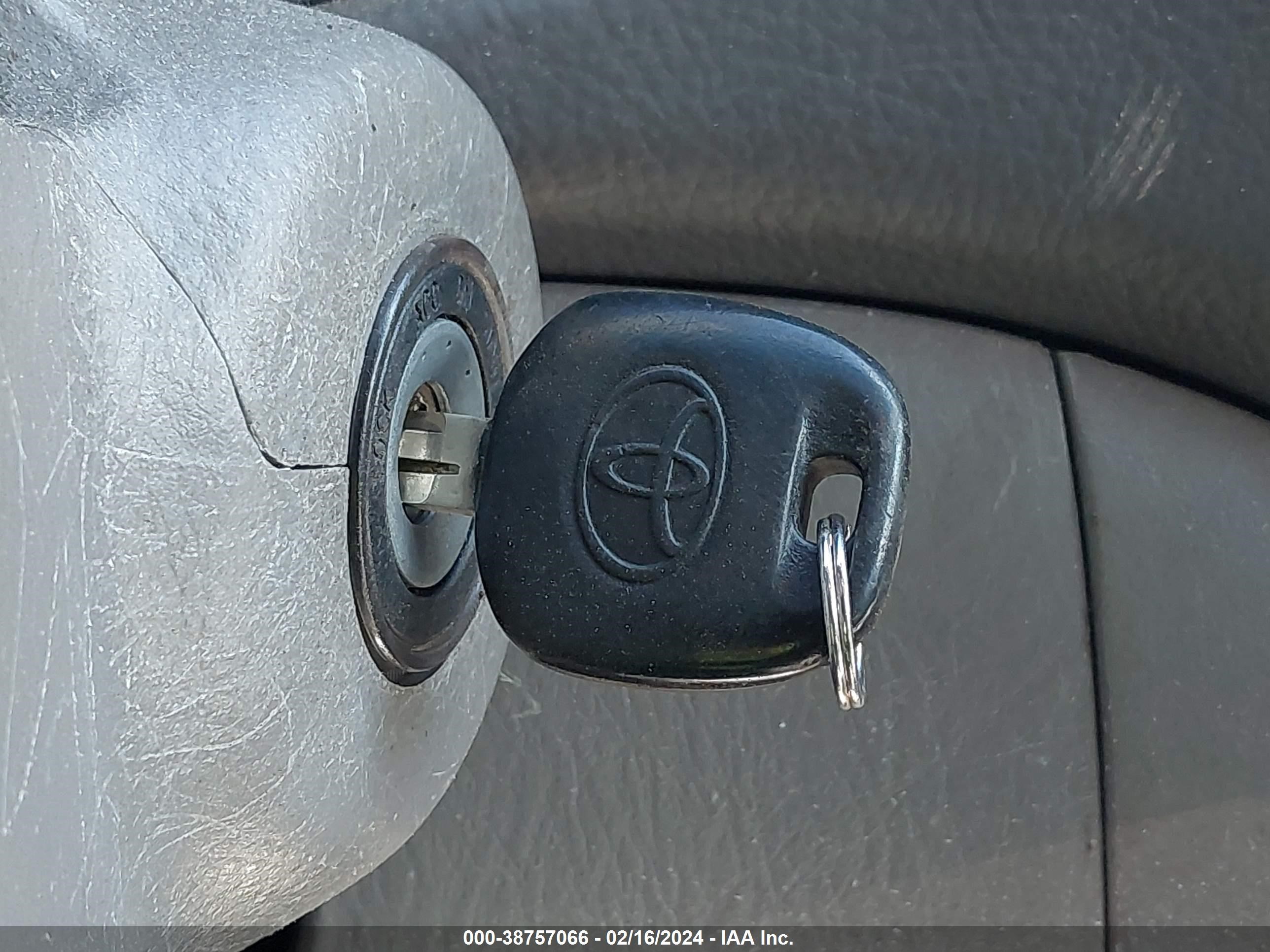 Photo 10 VIN: 5TDZK22C79S260975 - TOYOTA SIENNA 