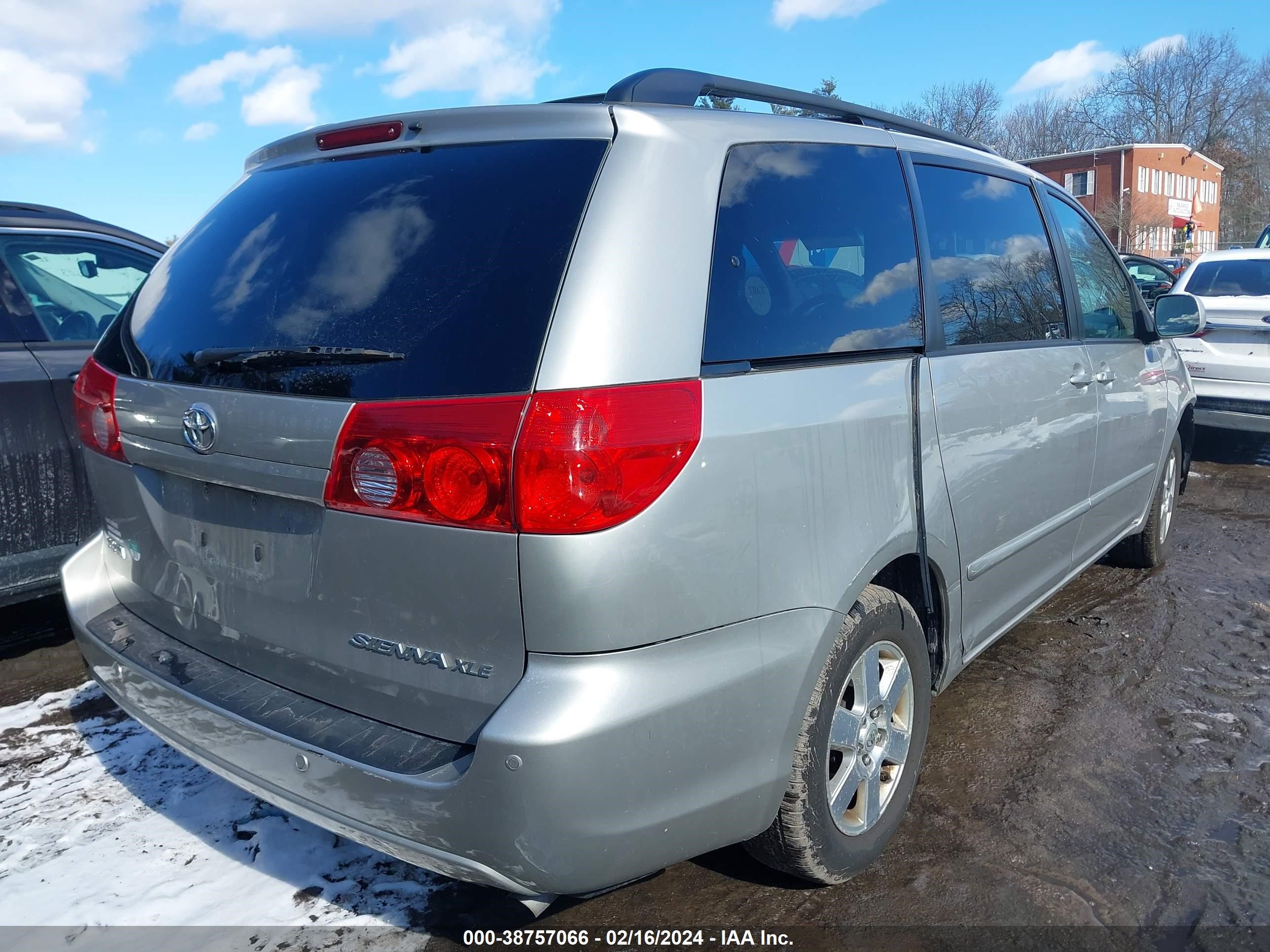 Photo 3 VIN: 5TDZK22C79S260975 - TOYOTA SIENNA 