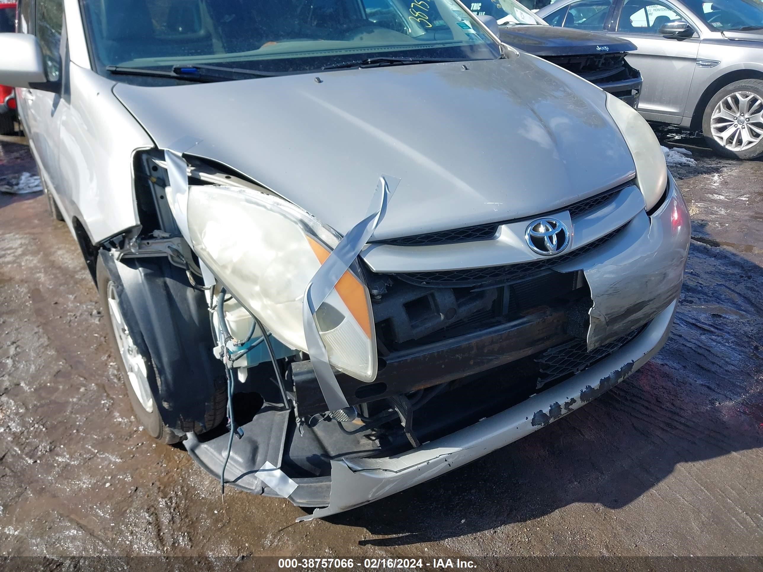 Photo 5 VIN: 5TDZK22C79S260975 - TOYOTA SIENNA 