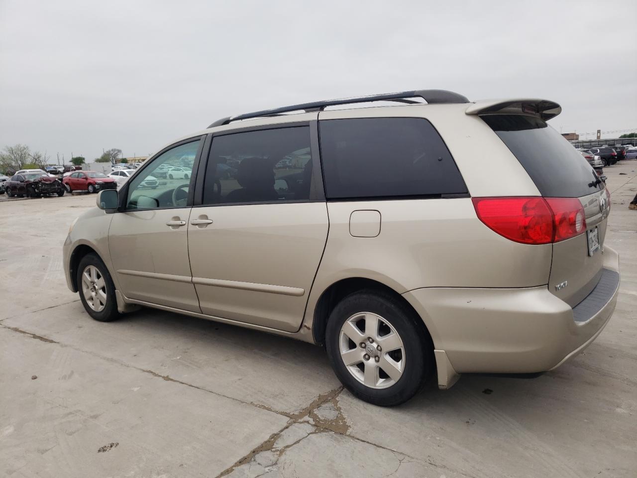 Photo 1 VIN: 5TDZK22C88S121825 - TOYOTA SIENNA 