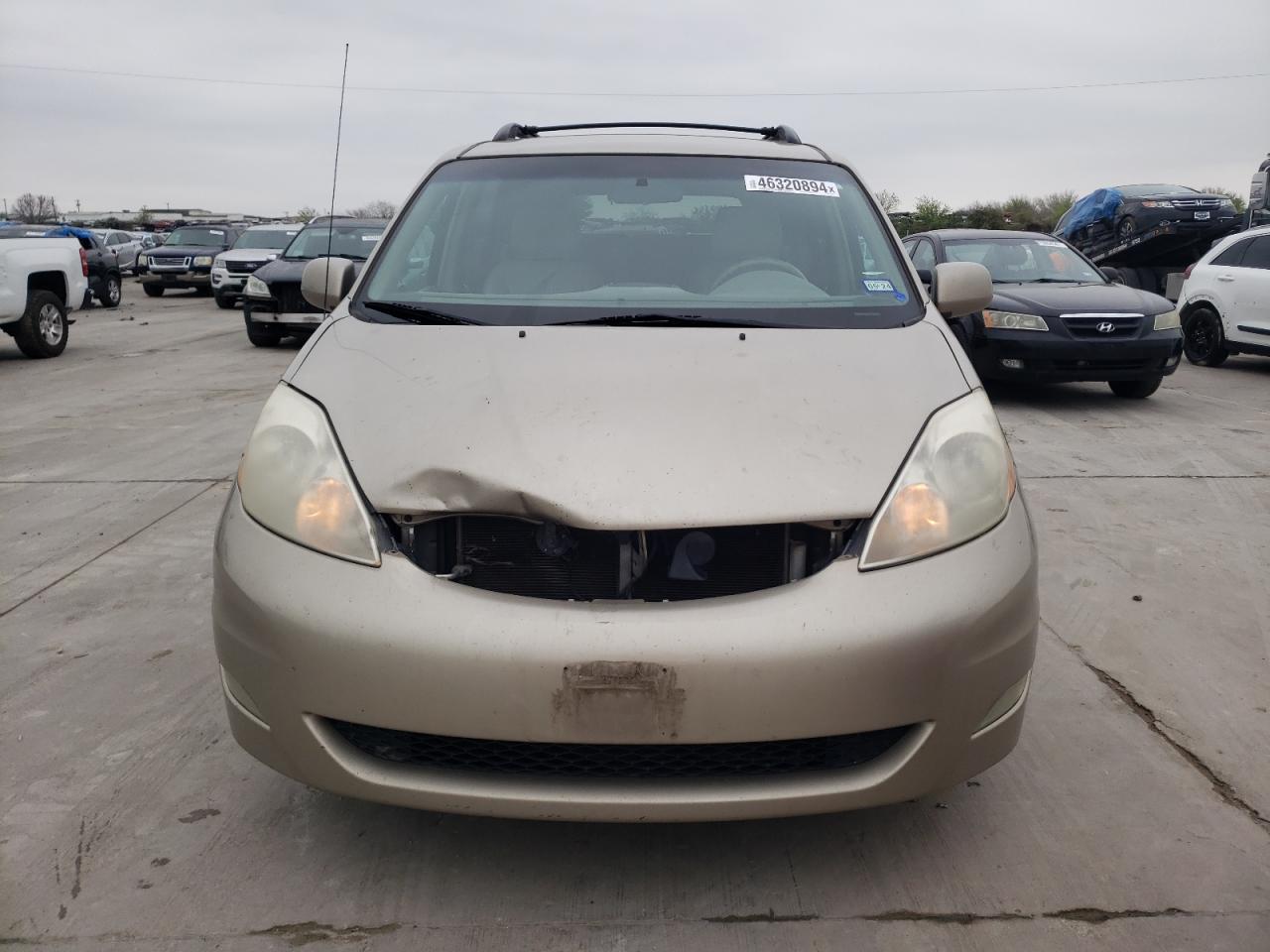 Photo 4 VIN: 5TDZK22C88S121825 - TOYOTA SIENNA 