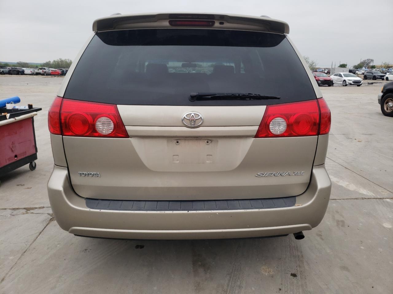 Photo 5 VIN: 5TDZK22C88S121825 - TOYOTA SIENNA 