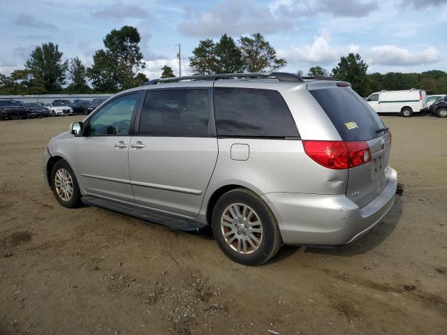 Photo 1 VIN: 5TDZK22CX7S015293 - TOYOTA SIENNA XLE 