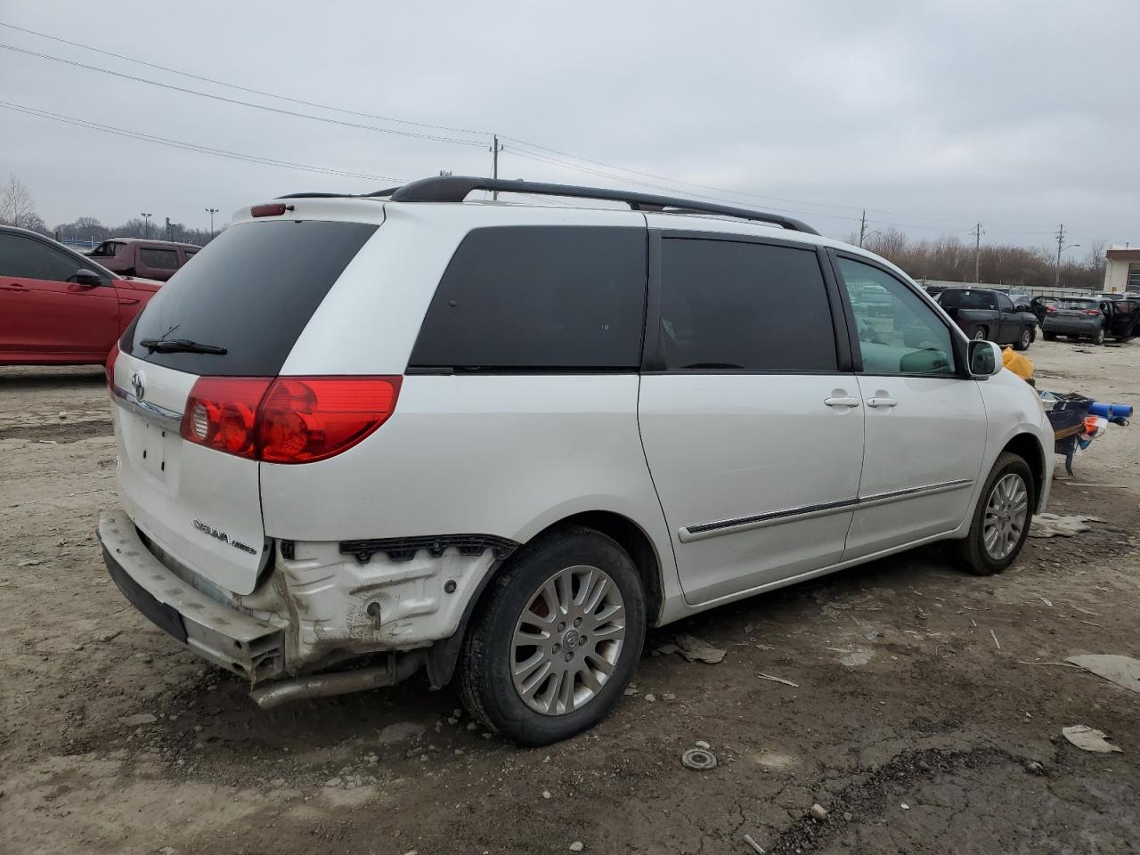 Photo 2 VIN: 5TDZK22CX7S066017 - TOYOTA SIENNA 