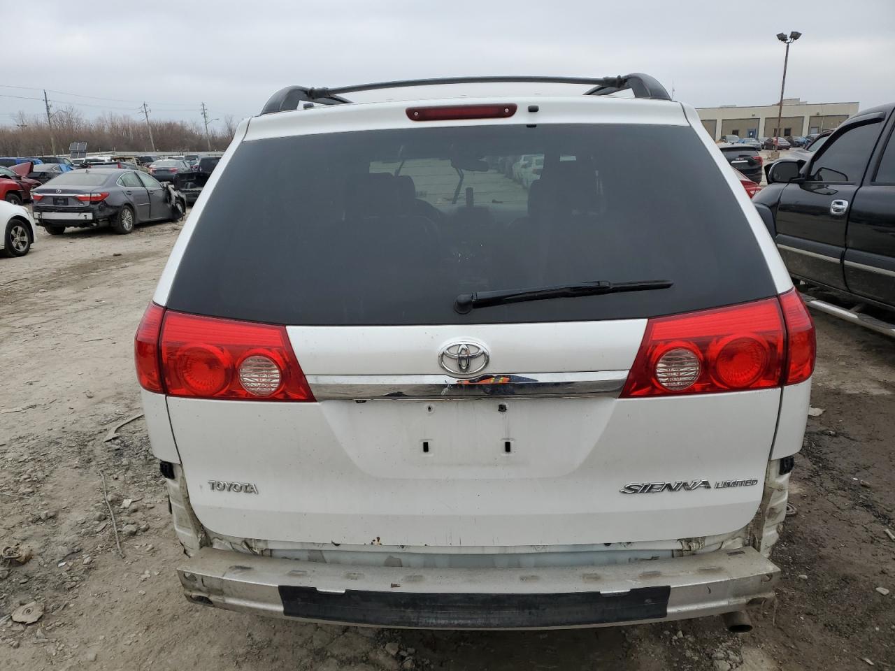 Photo 5 VIN: 5TDZK22CX7S066017 - TOYOTA SIENNA 