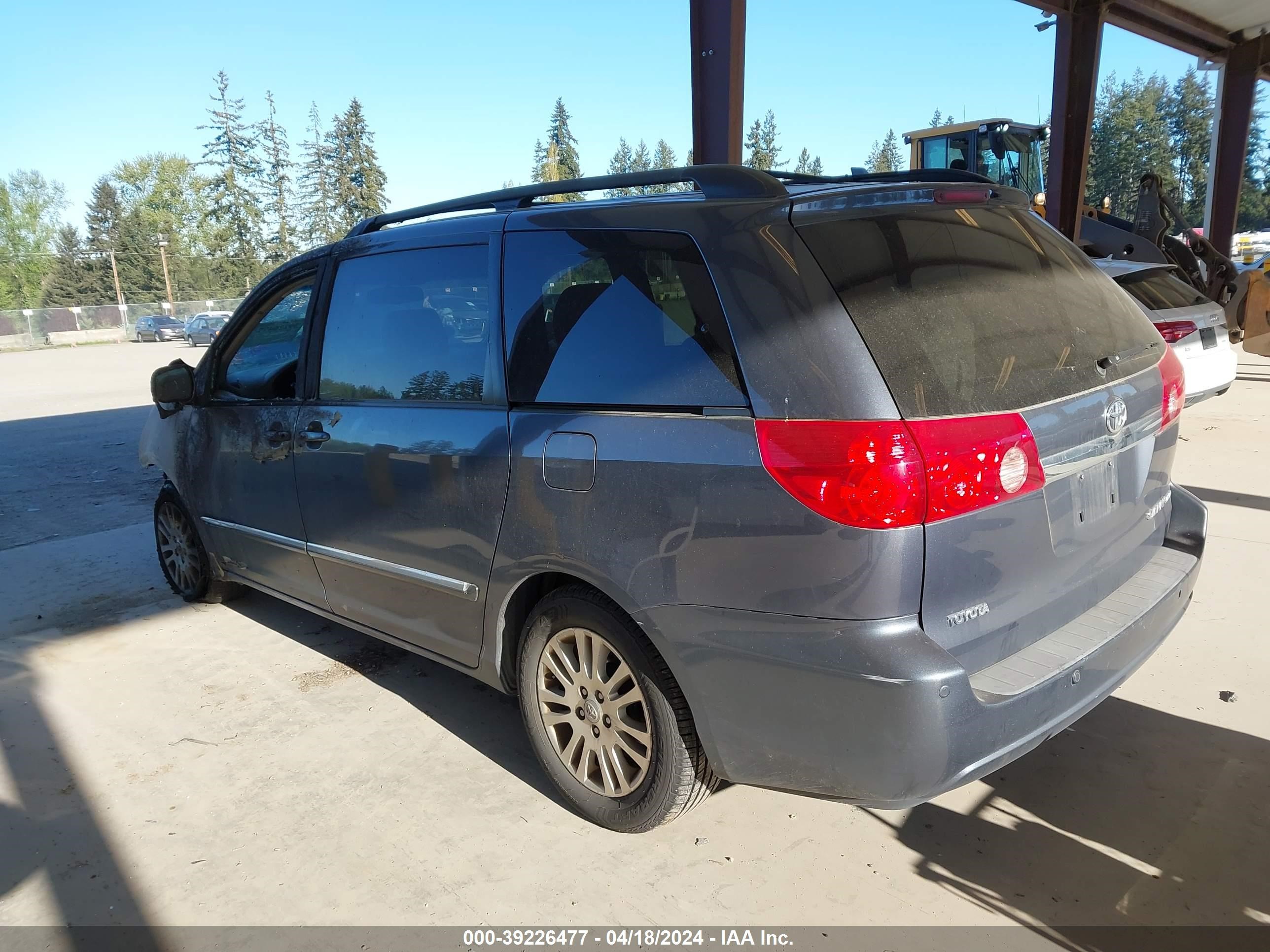 Photo 2 VIN: 5TDZK22CX7S090723 - TOYOTA SIENNA 