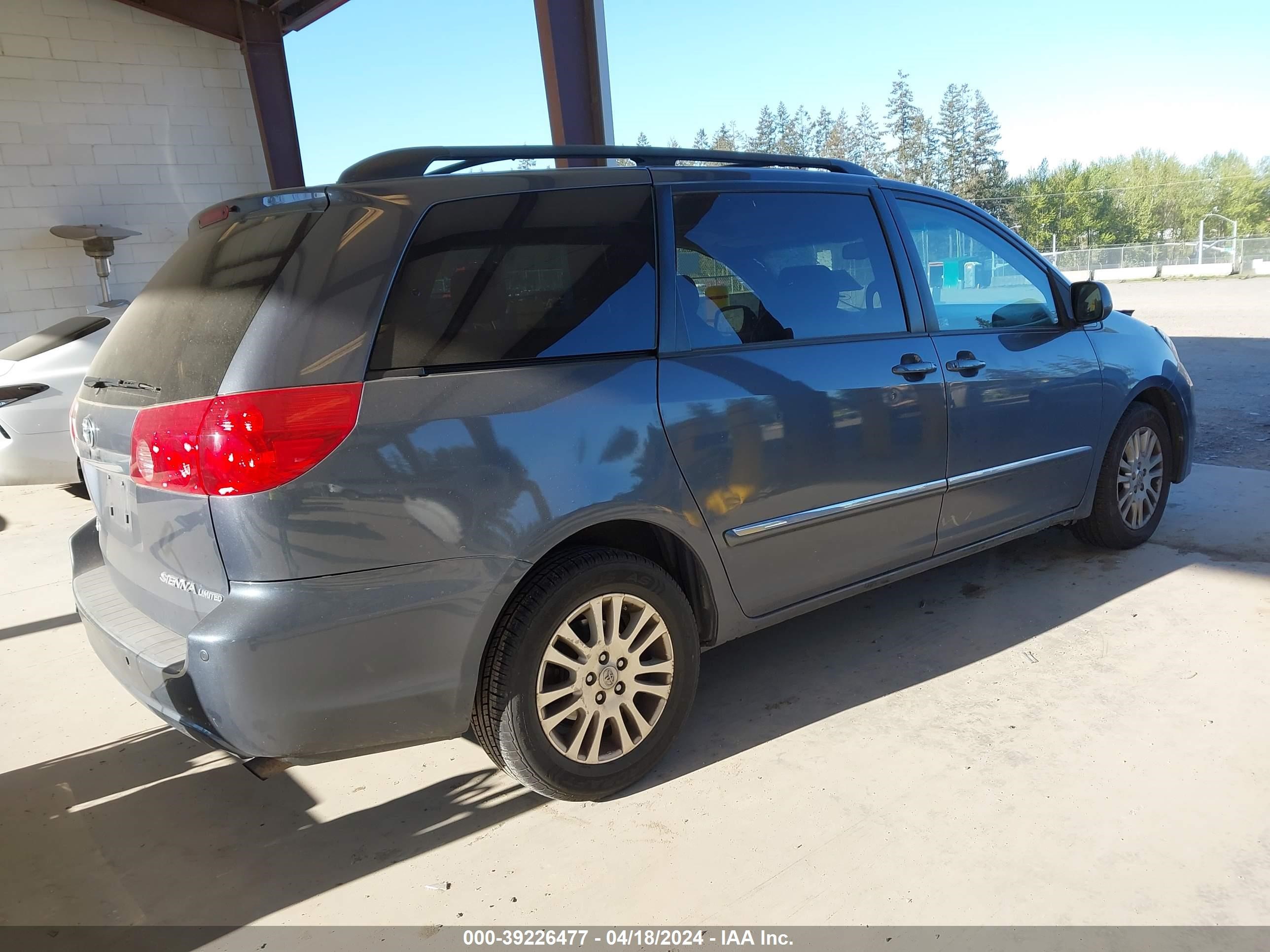 Photo 3 VIN: 5TDZK22CX7S090723 - TOYOTA SIENNA 