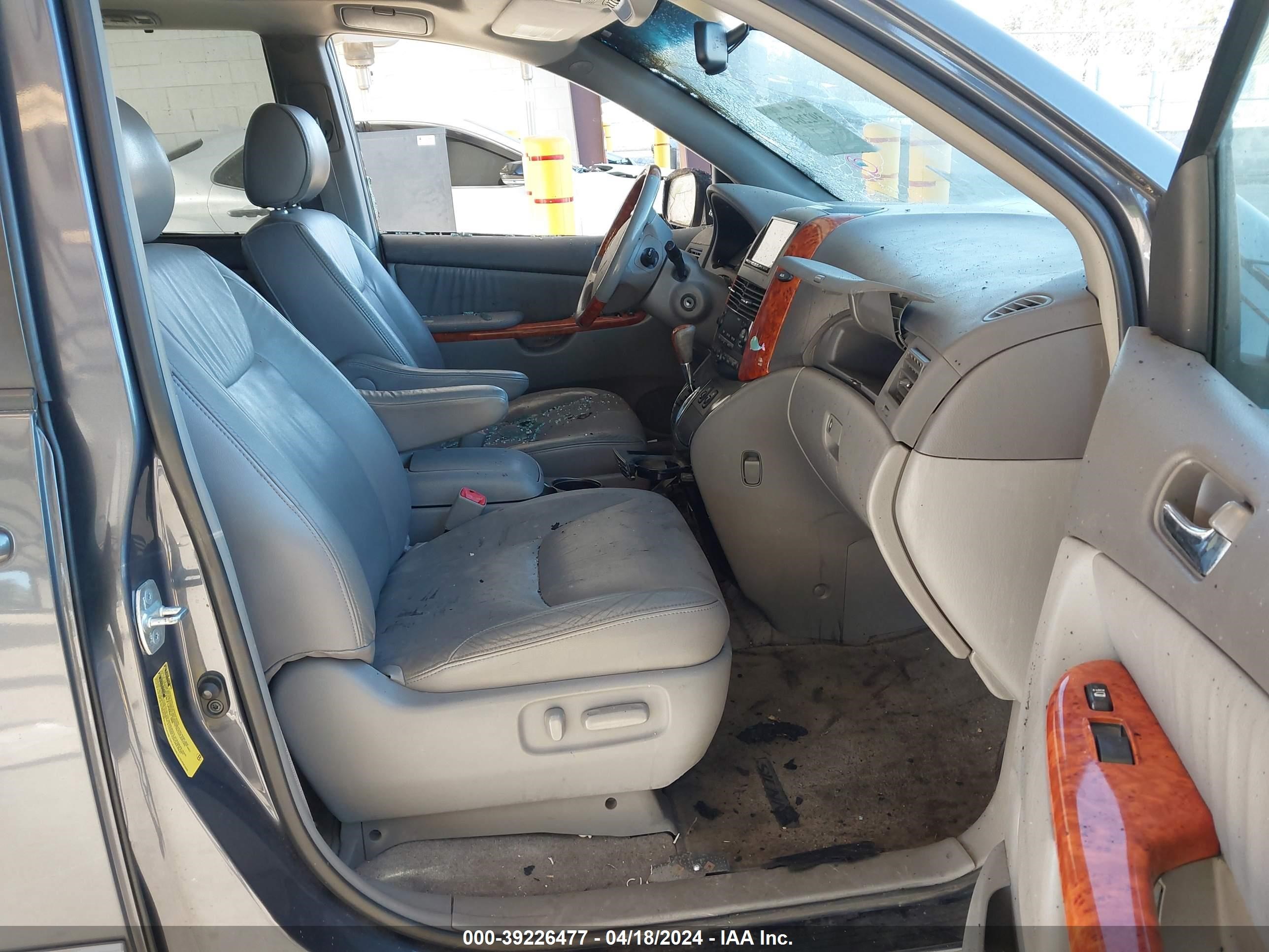 Photo 4 VIN: 5TDZK22CX7S090723 - TOYOTA SIENNA 