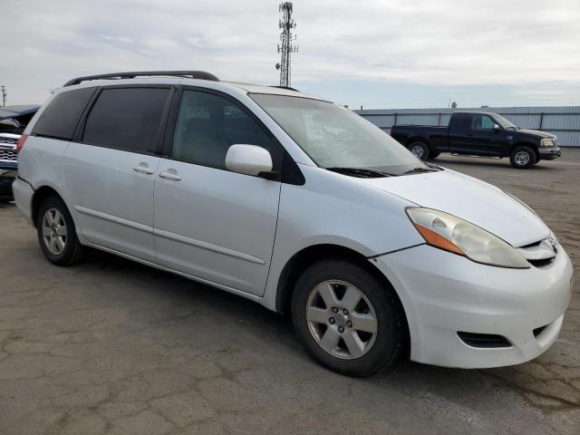 Photo 3 VIN: 5TDZK22CX8S107702 - TOYOTA SIENNA XLE 