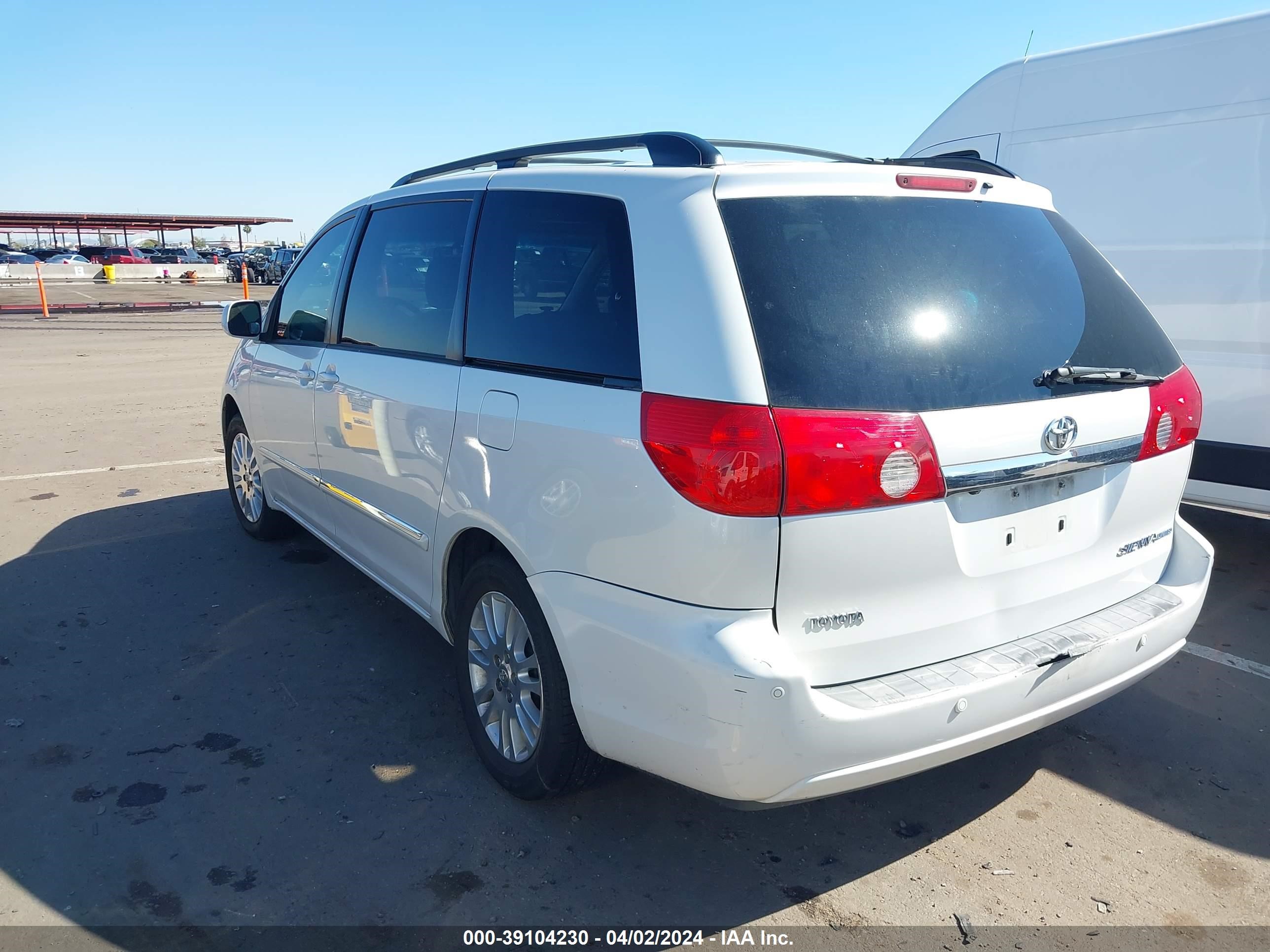 Photo 2 VIN: 5TDZK22CX8S181590 - TOYOTA SIENNA 