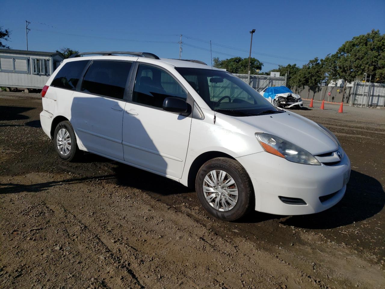 Photo 3 VIN: 5TDZK23C08S144790 - TOYOTA SIENNA 