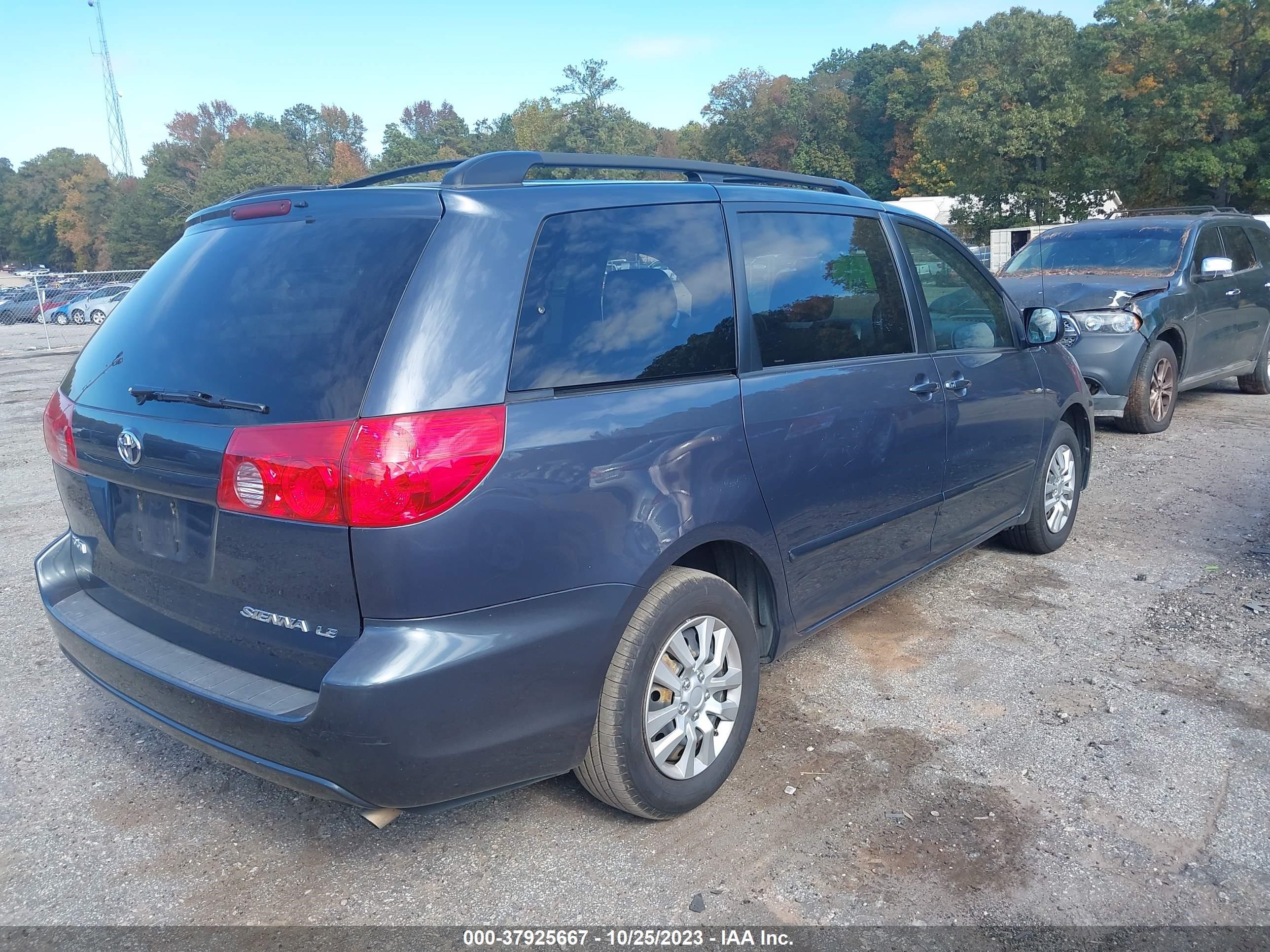 Photo 3 VIN: 5TDZK23C08S171455 - TOYOTA SIENNA 