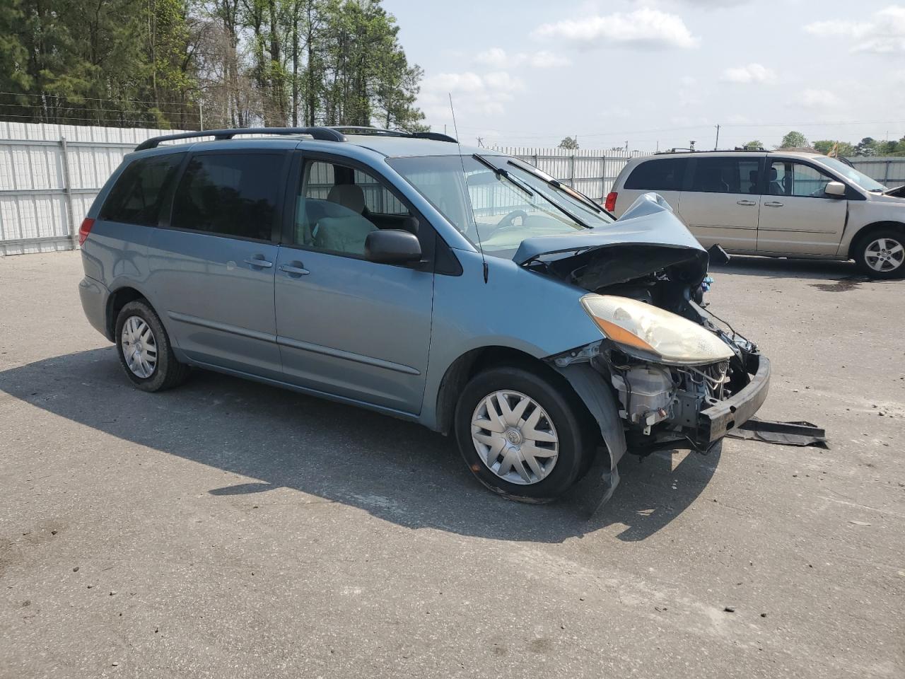 Photo 3 VIN: 5TDZK23C08S178860 - TOYOTA SIENNA 