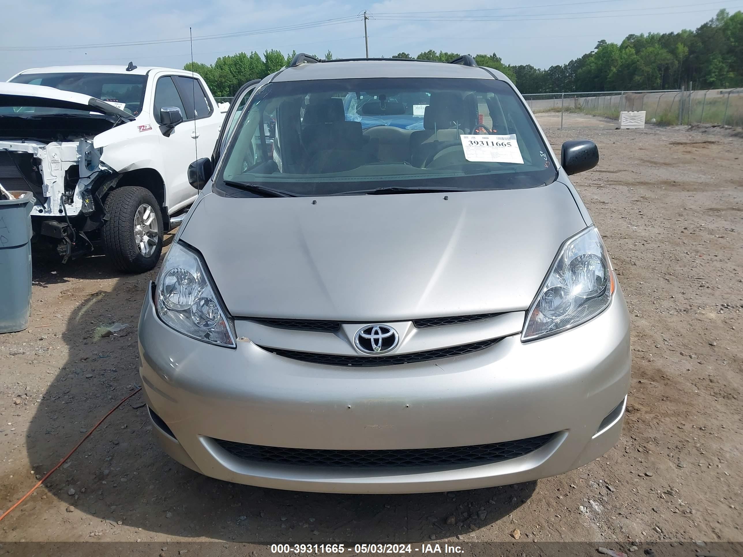 Photo 11 VIN: 5TDZK23C08S200582 - TOYOTA SIENNA 