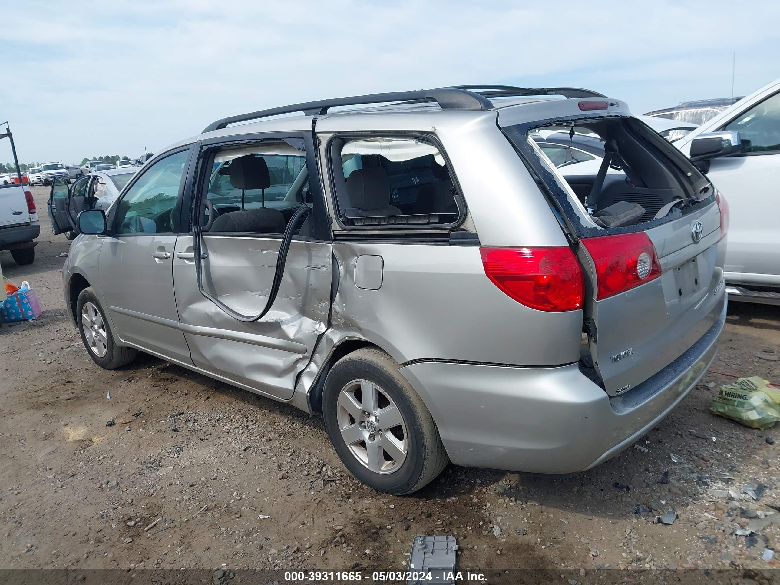 Photo 2 VIN: 5TDZK23C08S200582 - TOYOTA SIENNA 