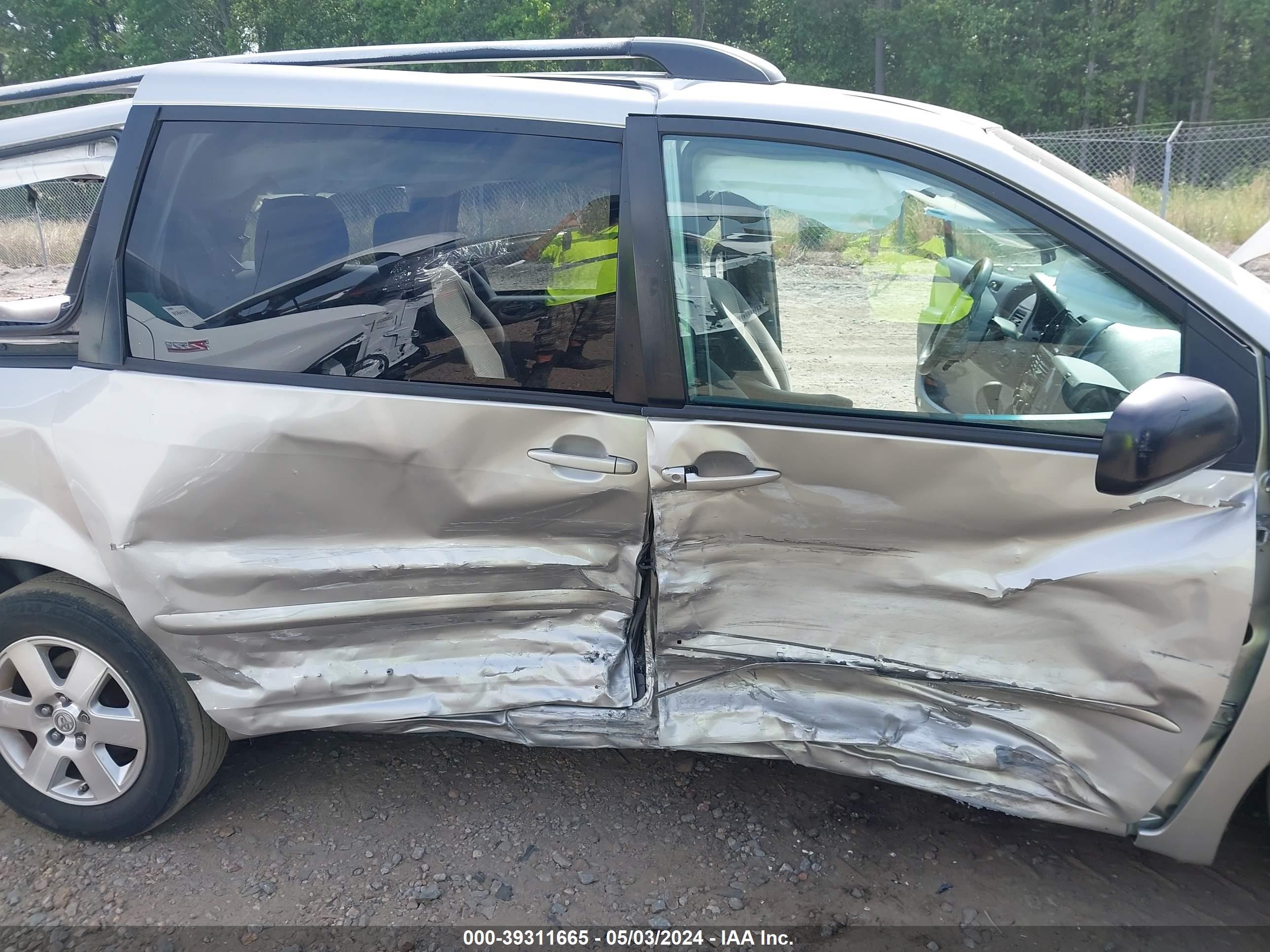 Photo 5 VIN: 5TDZK23C08S200582 - TOYOTA SIENNA 