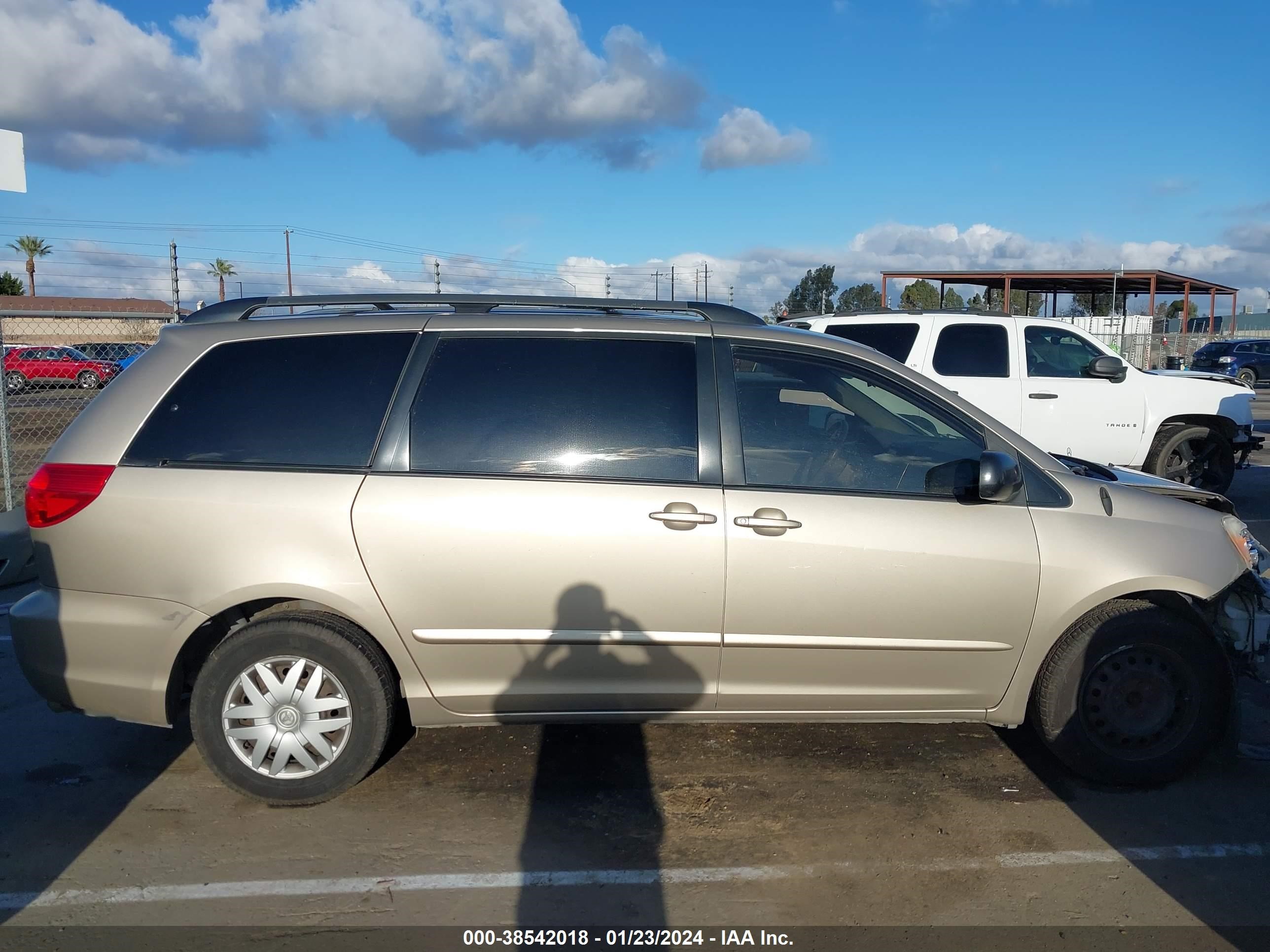 Photo 13 VIN: 5TDZK23C08S206639 - TOYOTA SIENNA 