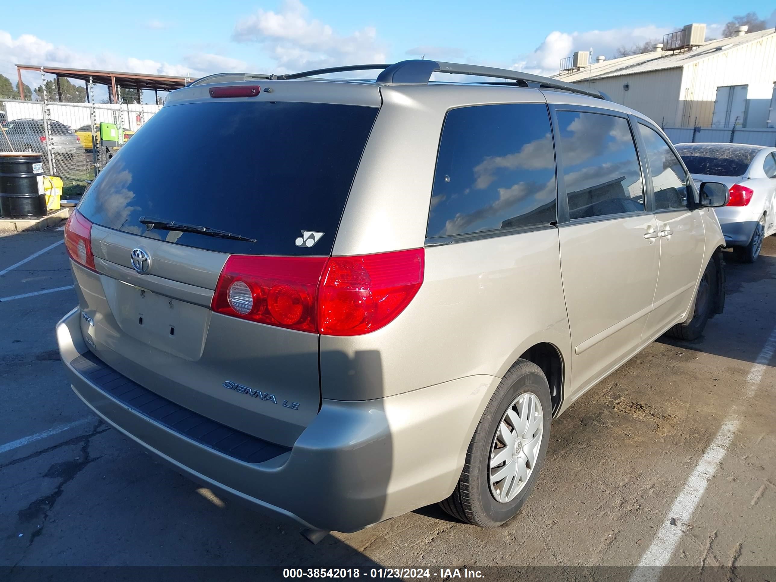 Photo 3 VIN: 5TDZK23C08S206639 - TOYOTA SIENNA 