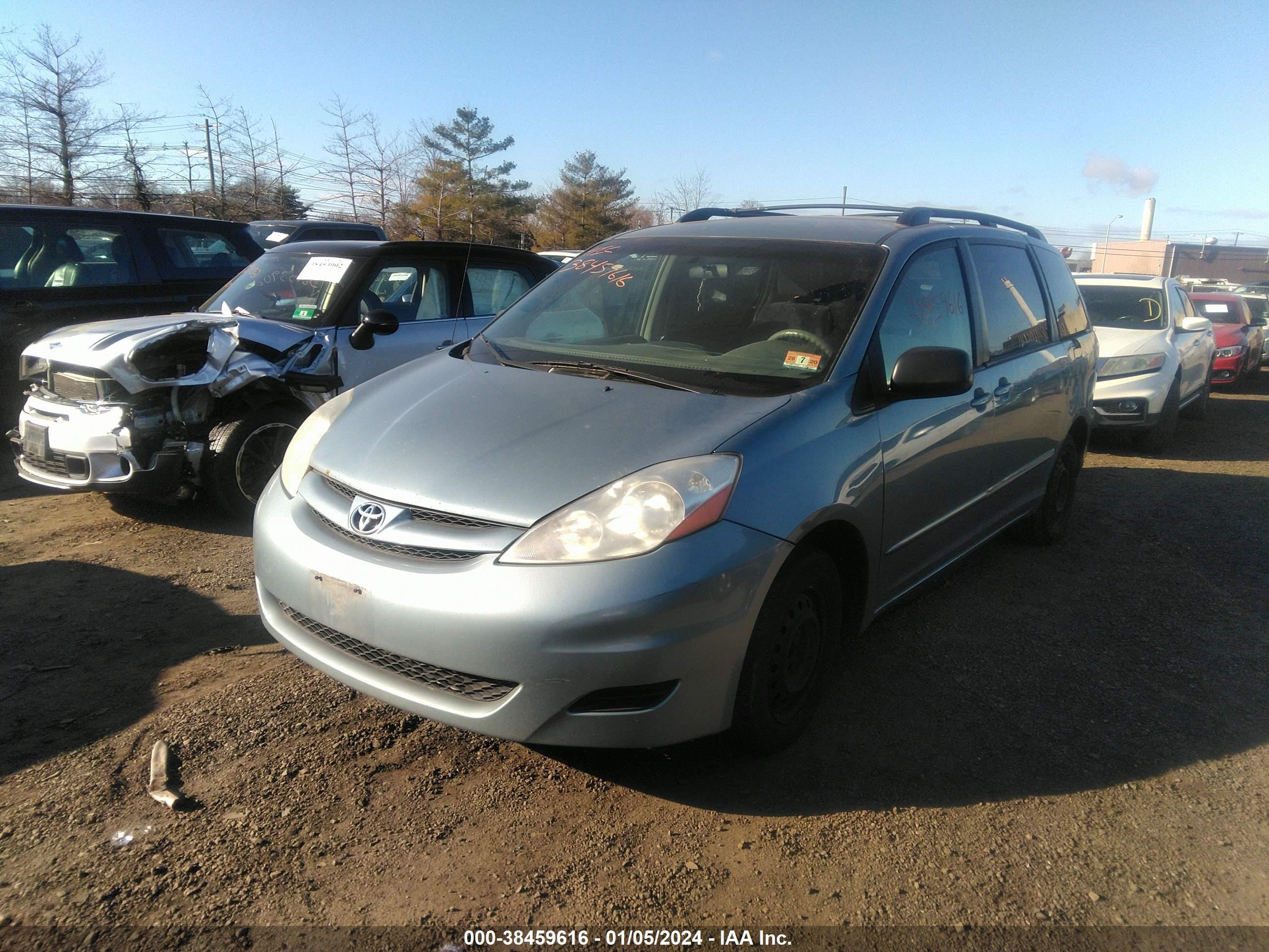 Photo 1 VIN: 5TDZK23C09S271296 - TOYOTA SIENNA 