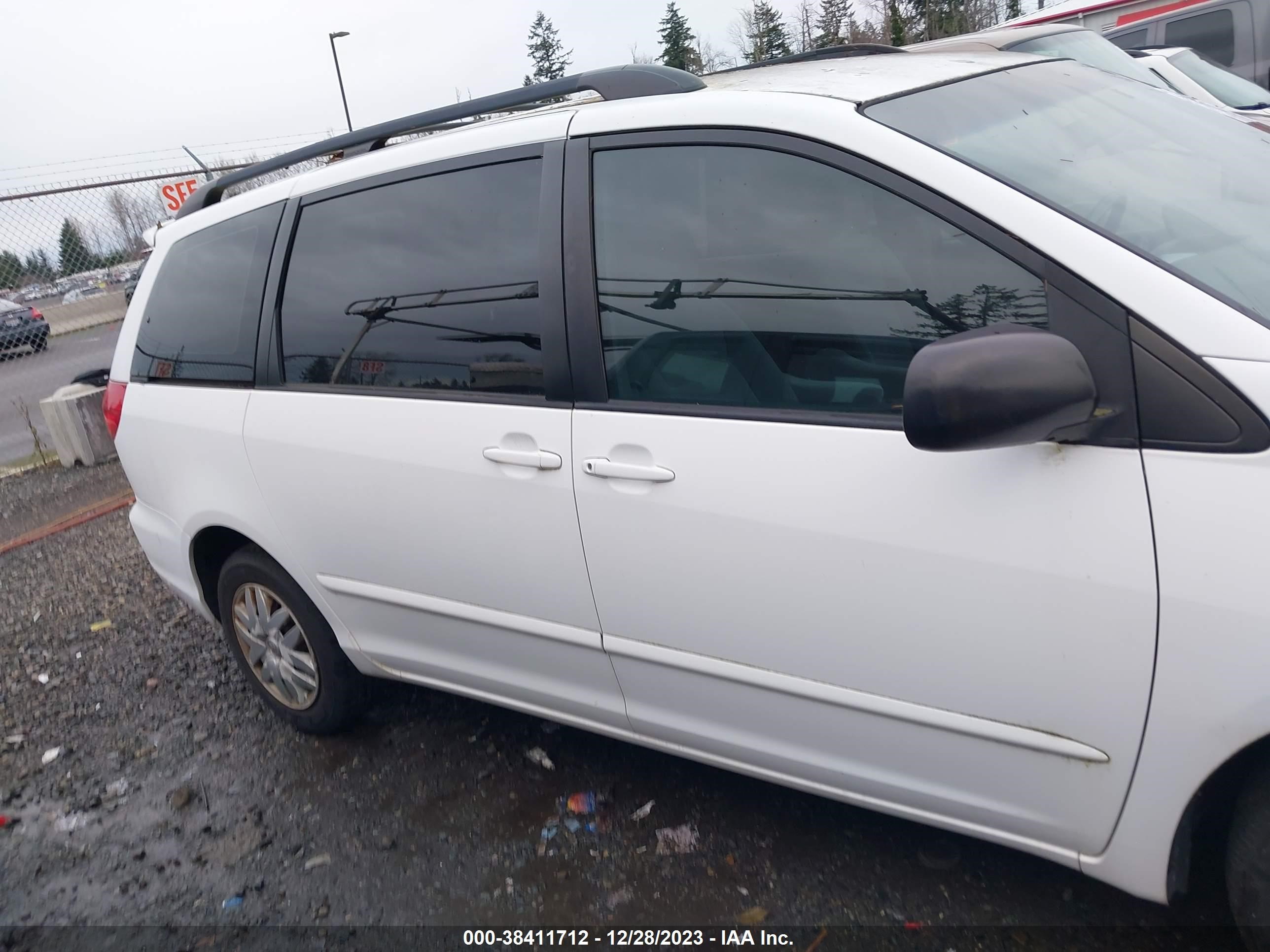 Photo 12 VIN: 5TDZK23C09S275994 - TOYOTA SIENNA 