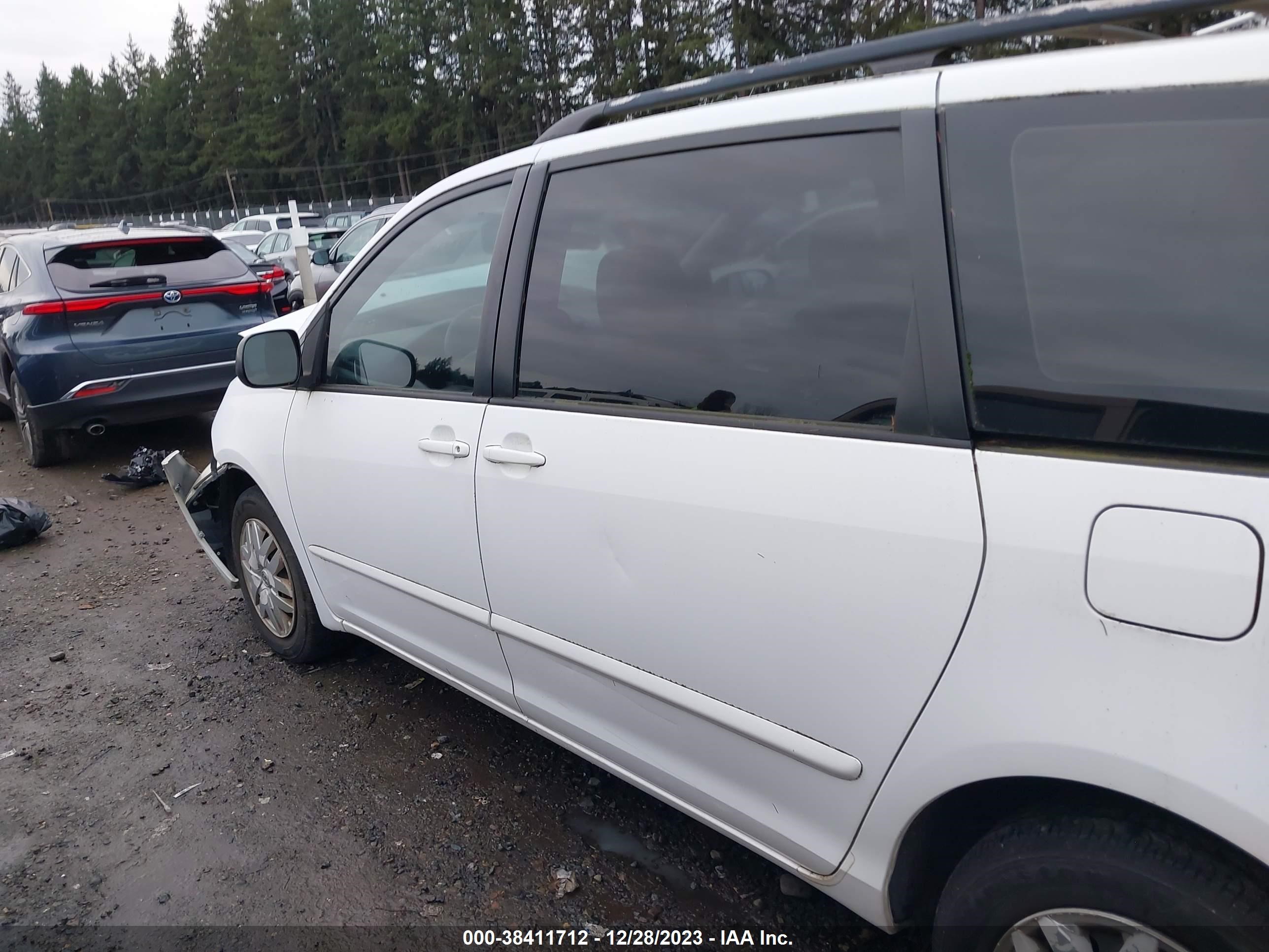 Photo 13 VIN: 5TDZK23C09S275994 - TOYOTA SIENNA 