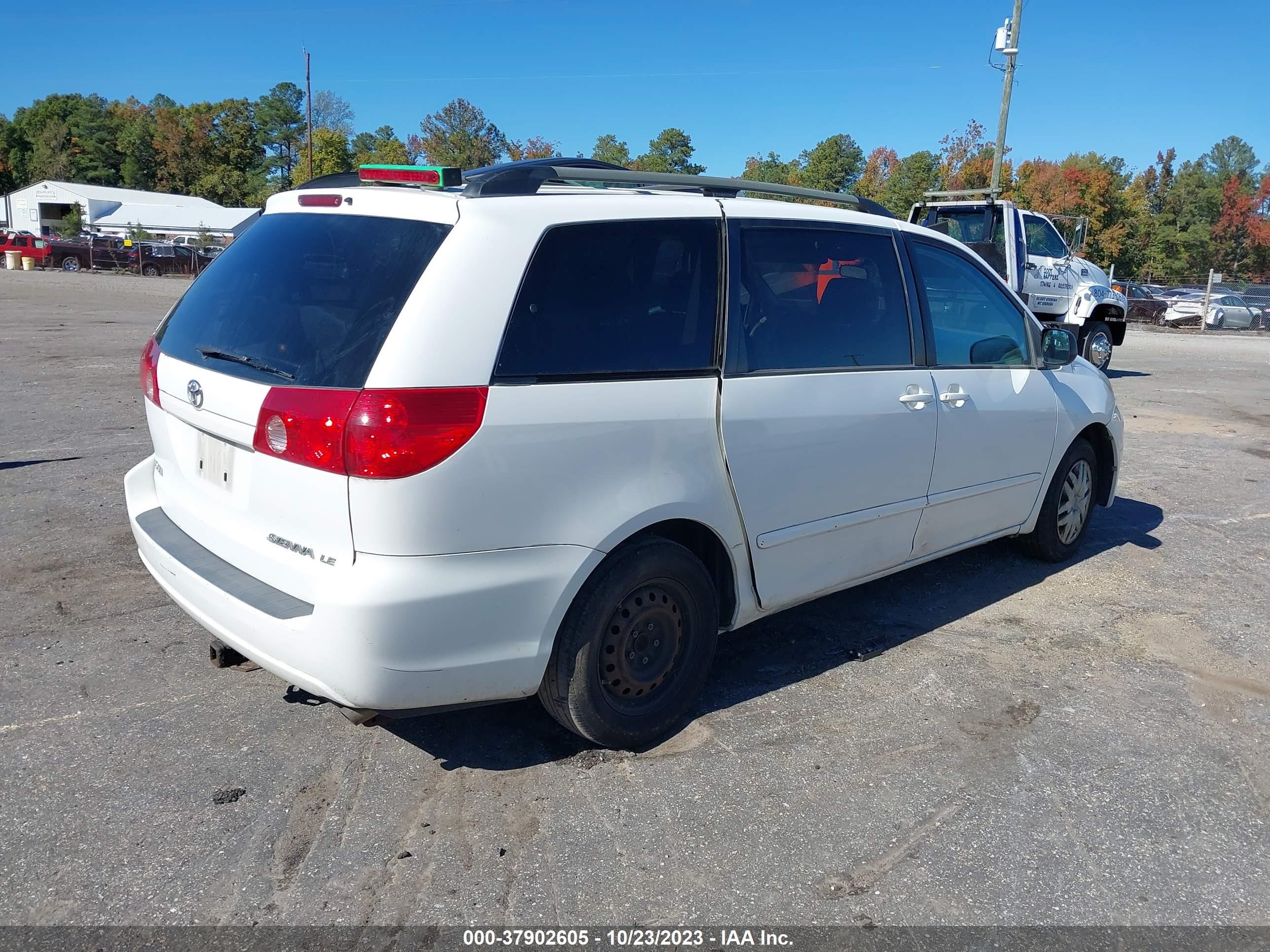 Photo 3 VIN: 5TDZK23C17S000082 - TOYOTA SIENNA 