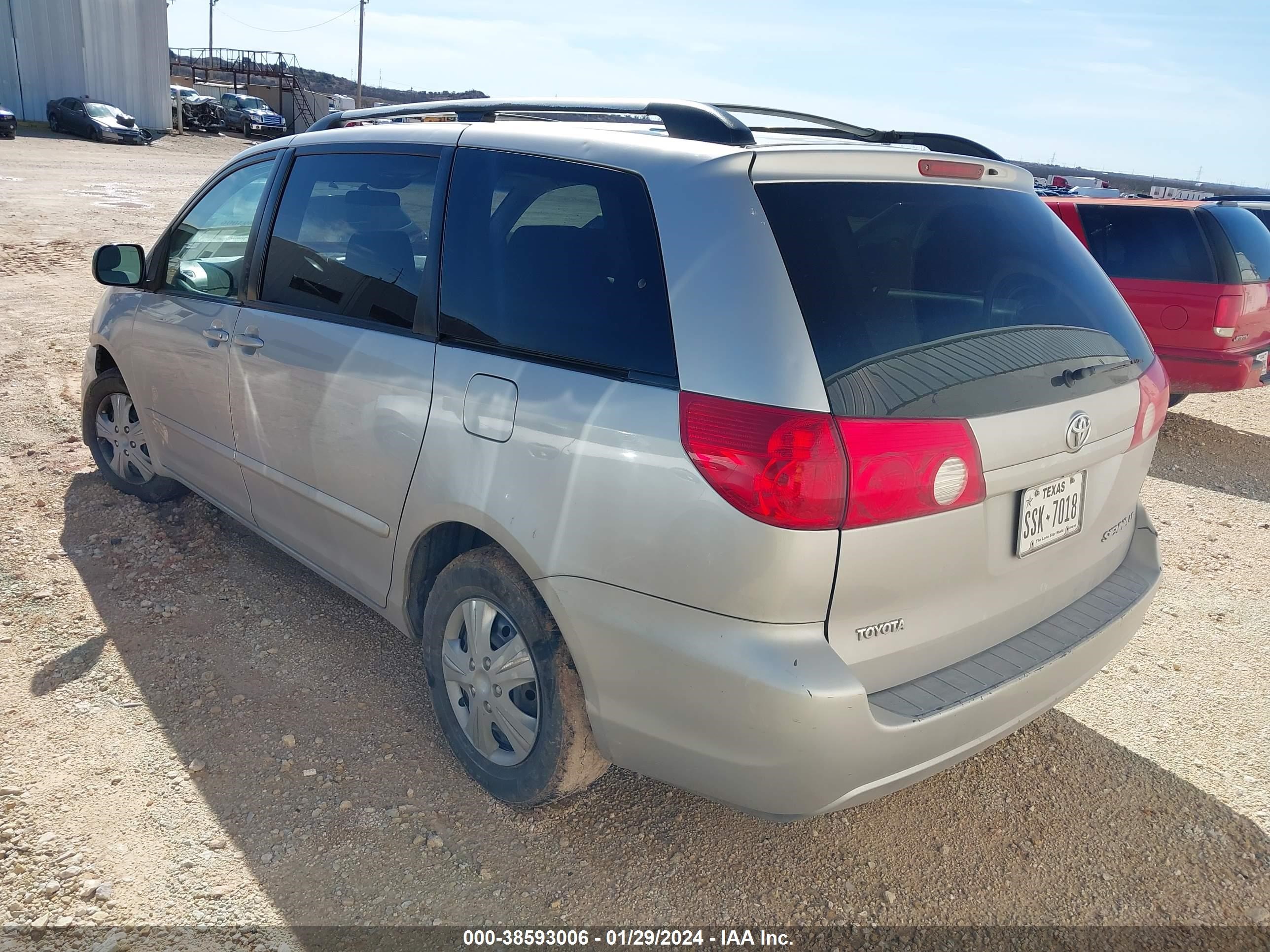 Photo 2 VIN: 5TDZK23C17S013933 - TOYOTA SIENNA 