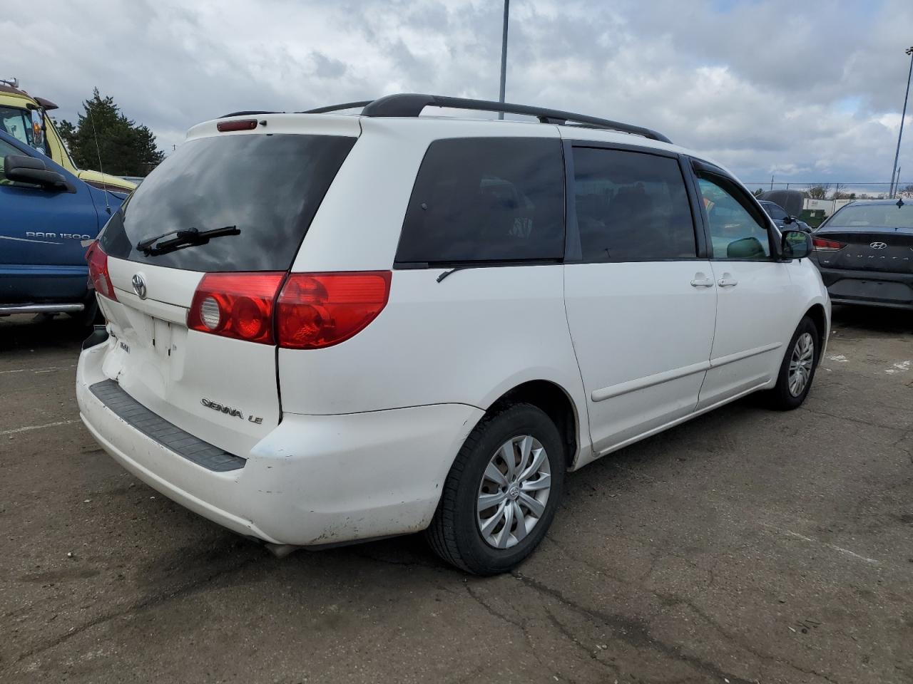 Photo 2 VIN: 5TDZK23C17S050433 - TOYOTA SIENNA 