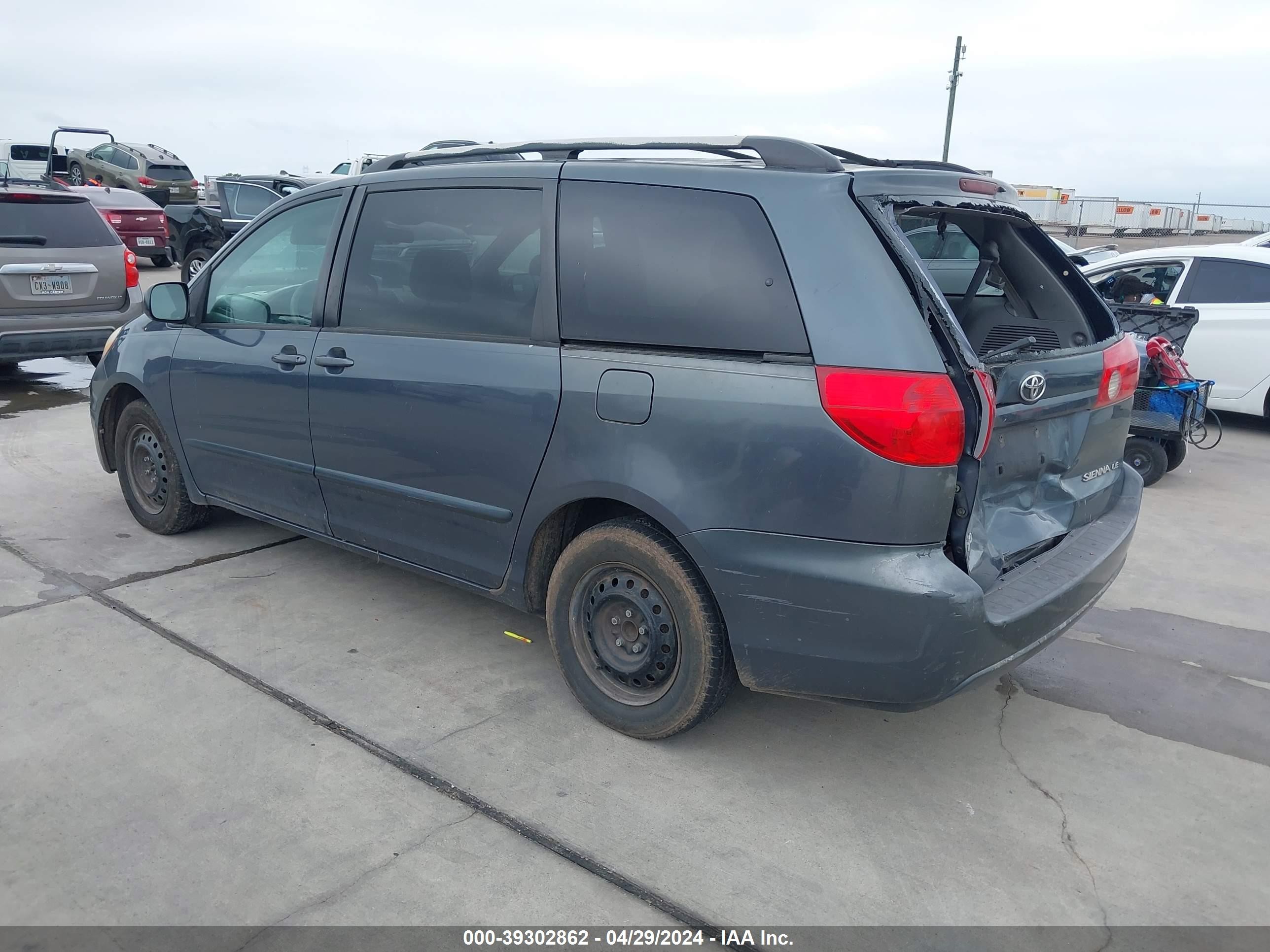 Photo 2 VIN: 5TDZK23C17S052473 - TOYOTA SIENNA 