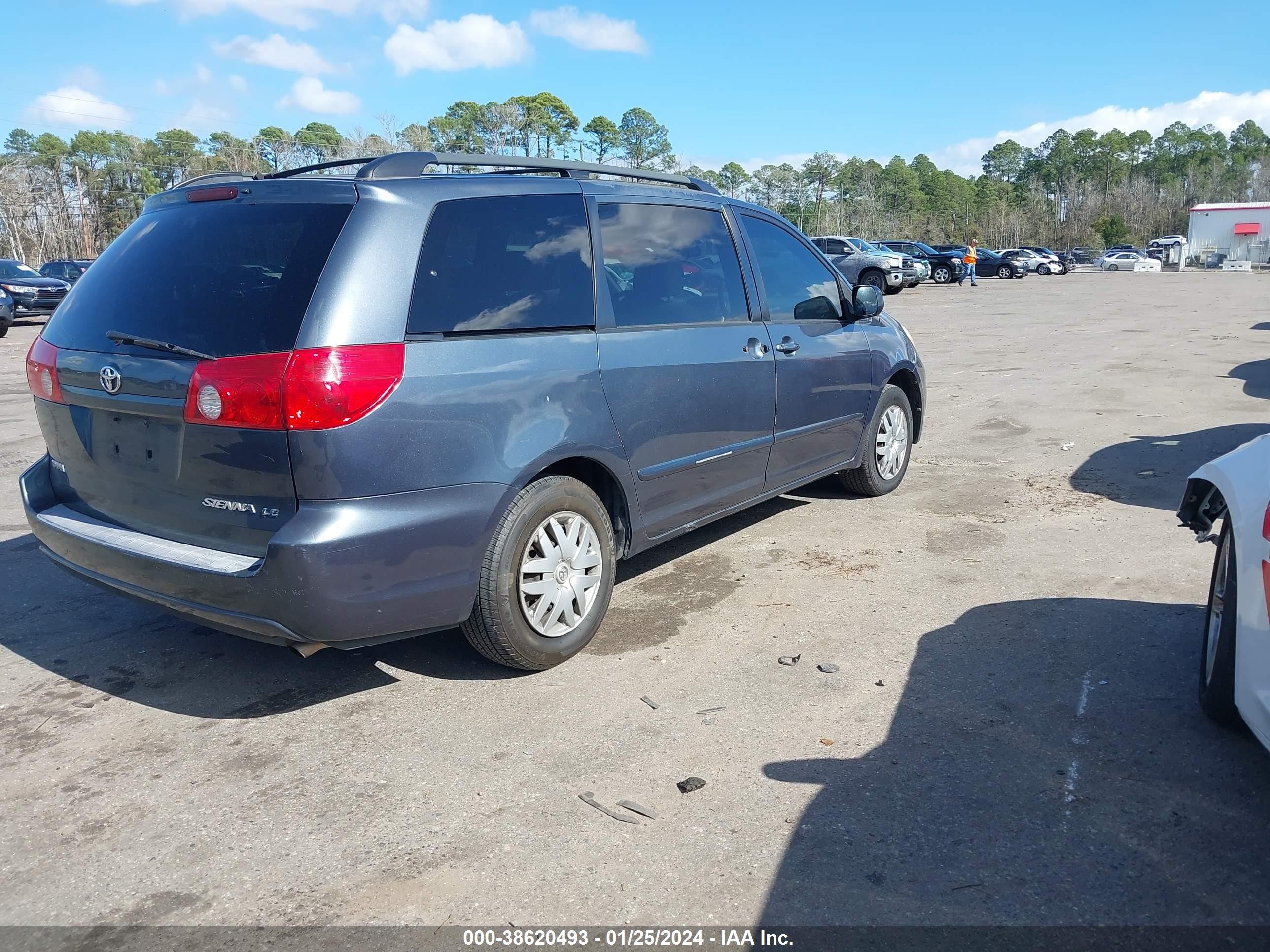 Photo 3 VIN: 5TDZK23C17S053686 - TOYOTA SIENNA 