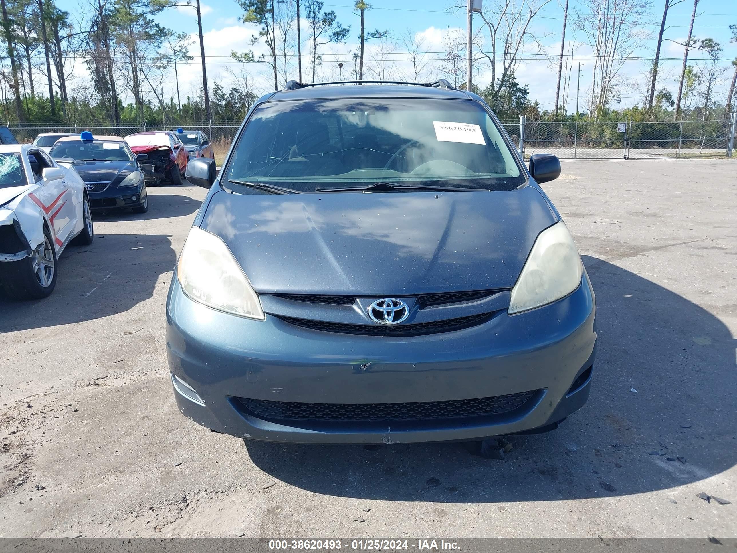 Photo 5 VIN: 5TDZK23C17S053686 - TOYOTA SIENNA 