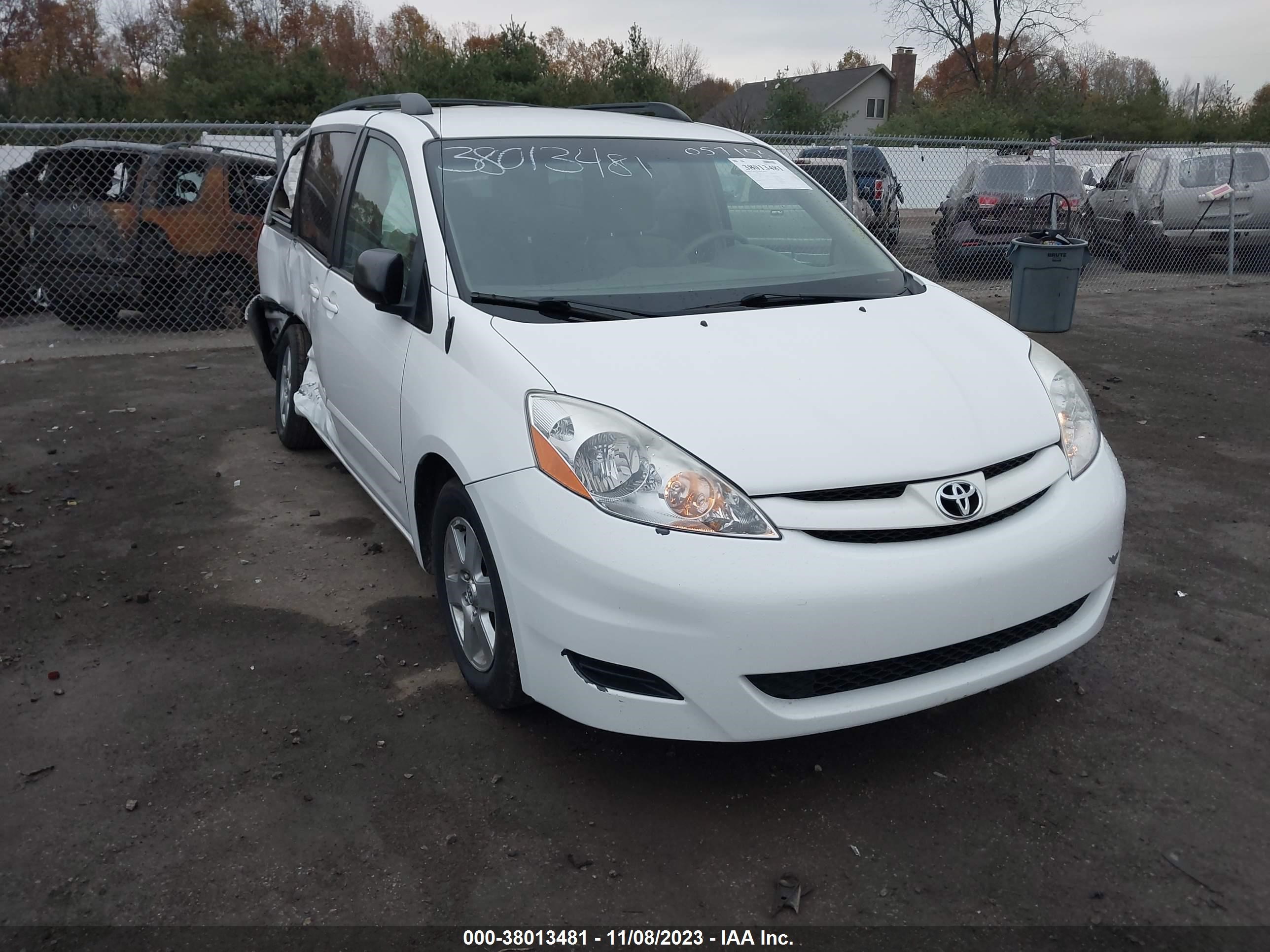 Photo 0 VIN: 5TDZK23C17S057155 - TOYOTA SIENNA 