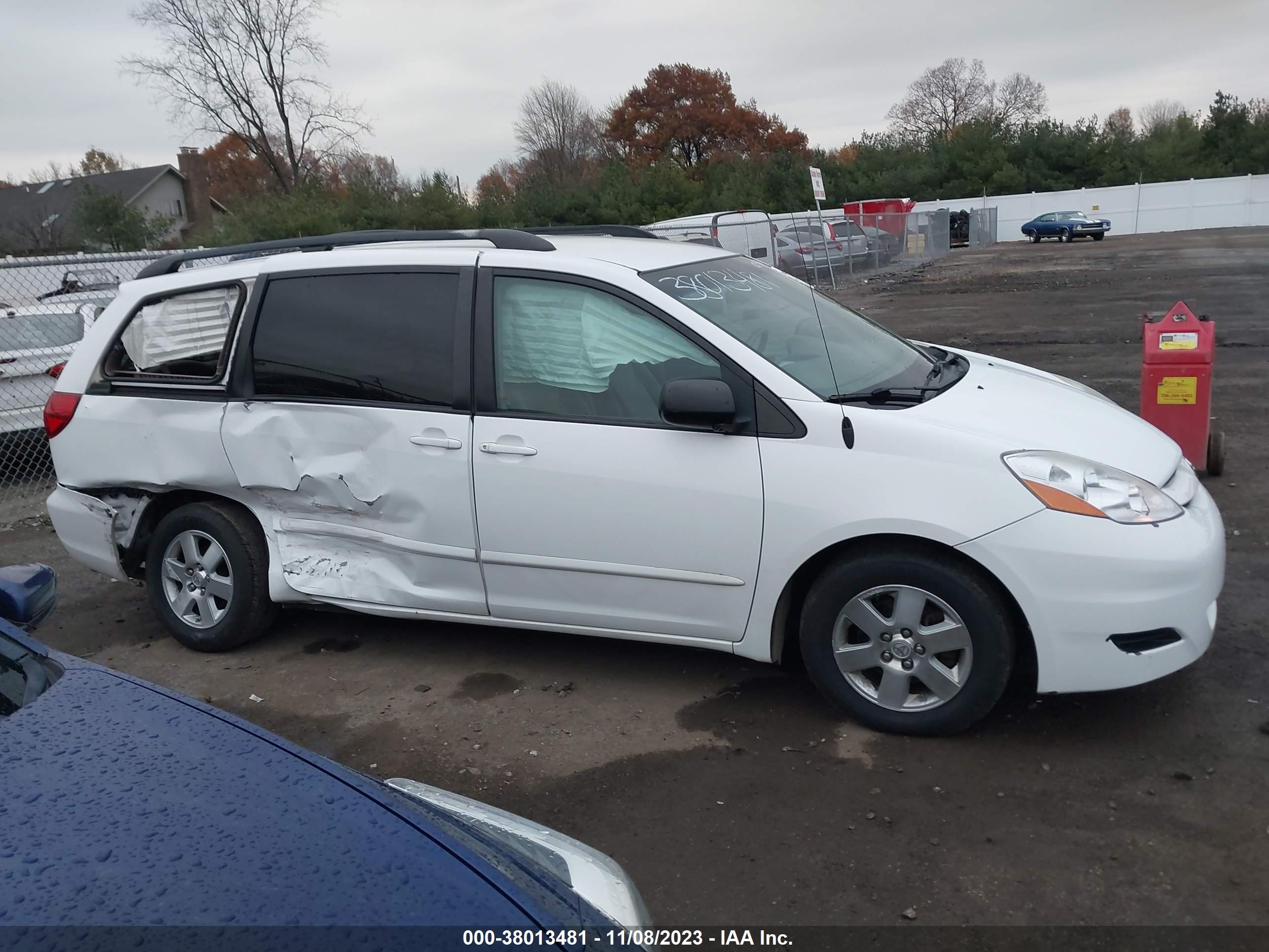 Photo 12 VIN: 5TDZK23C17S057155 - TOYOTA SIENNA 