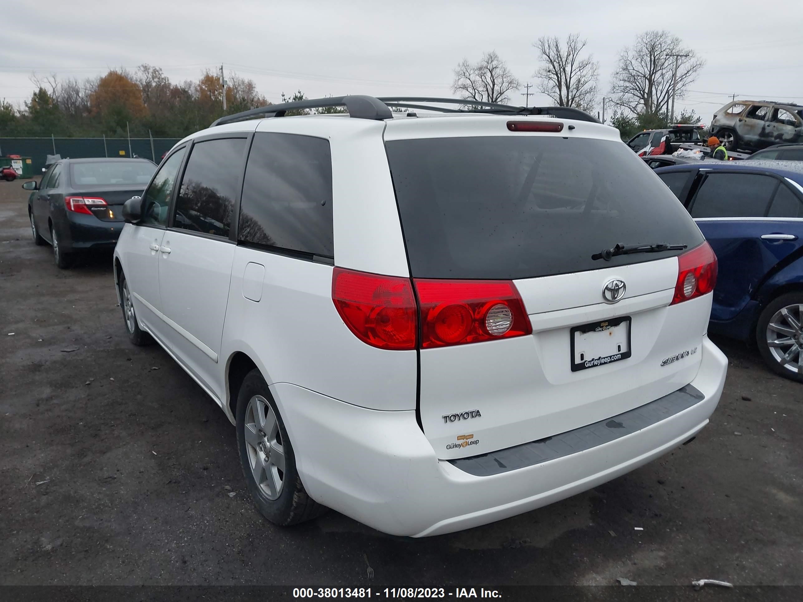 Photo 2 VIN: 5TDZK23C17S057155 - TOYOTA SIENNA 