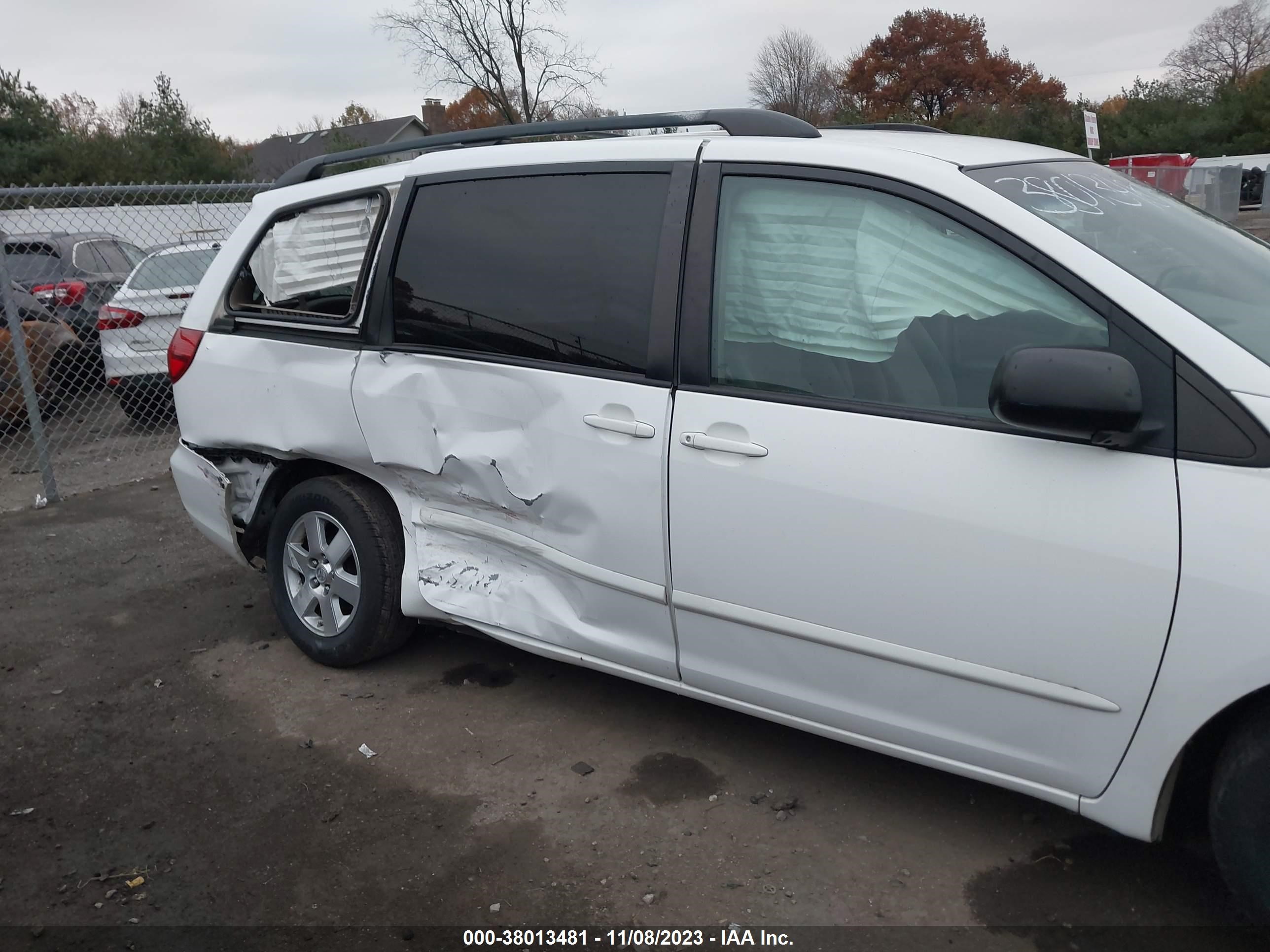 Photo 5 VIN: 5TDZK23C17S057155 - TOYOTA SIENNA 