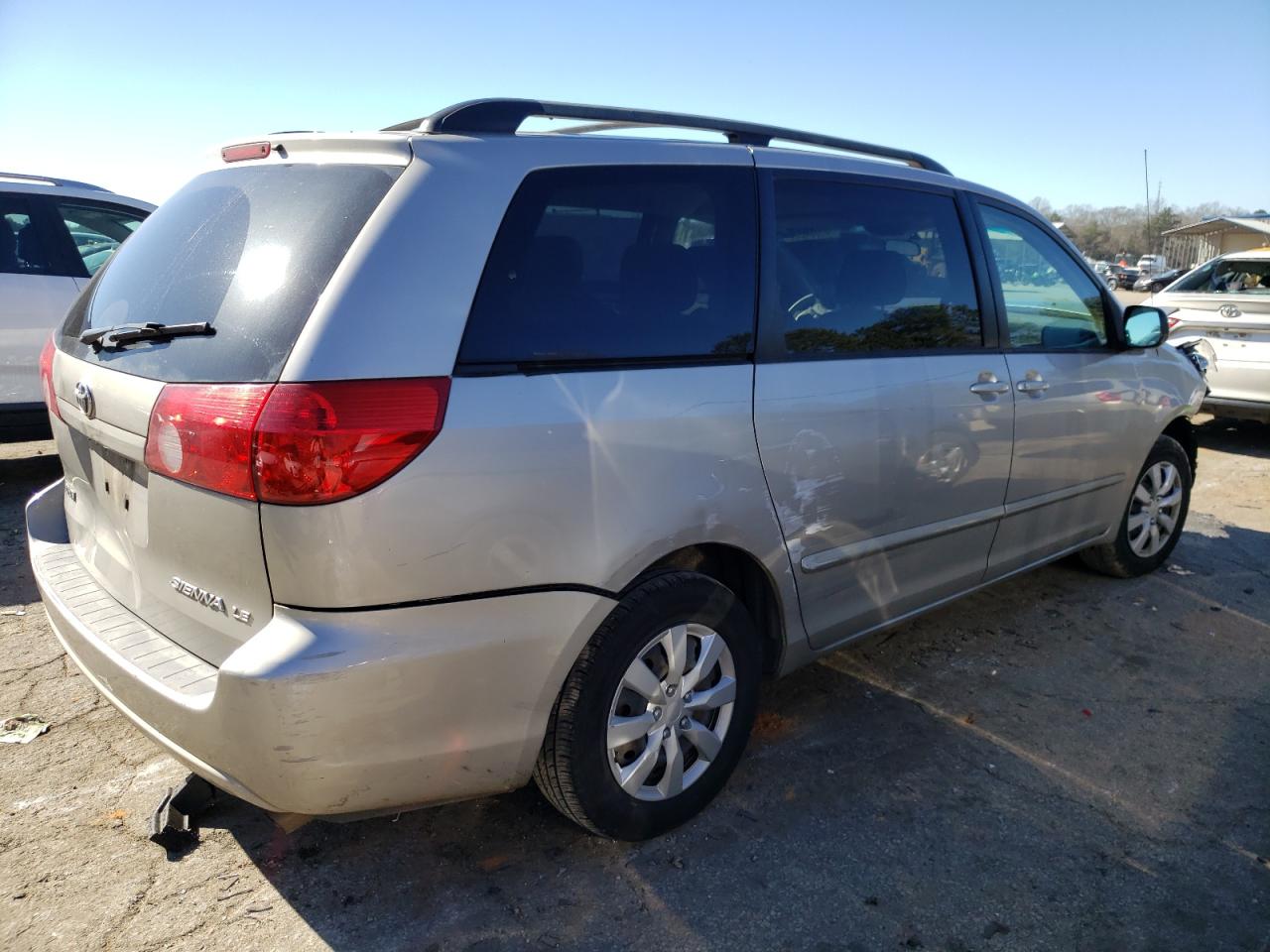 Photo 2 VIN: 5TDZK23C17S095551 - TOYOTA SIENNA 