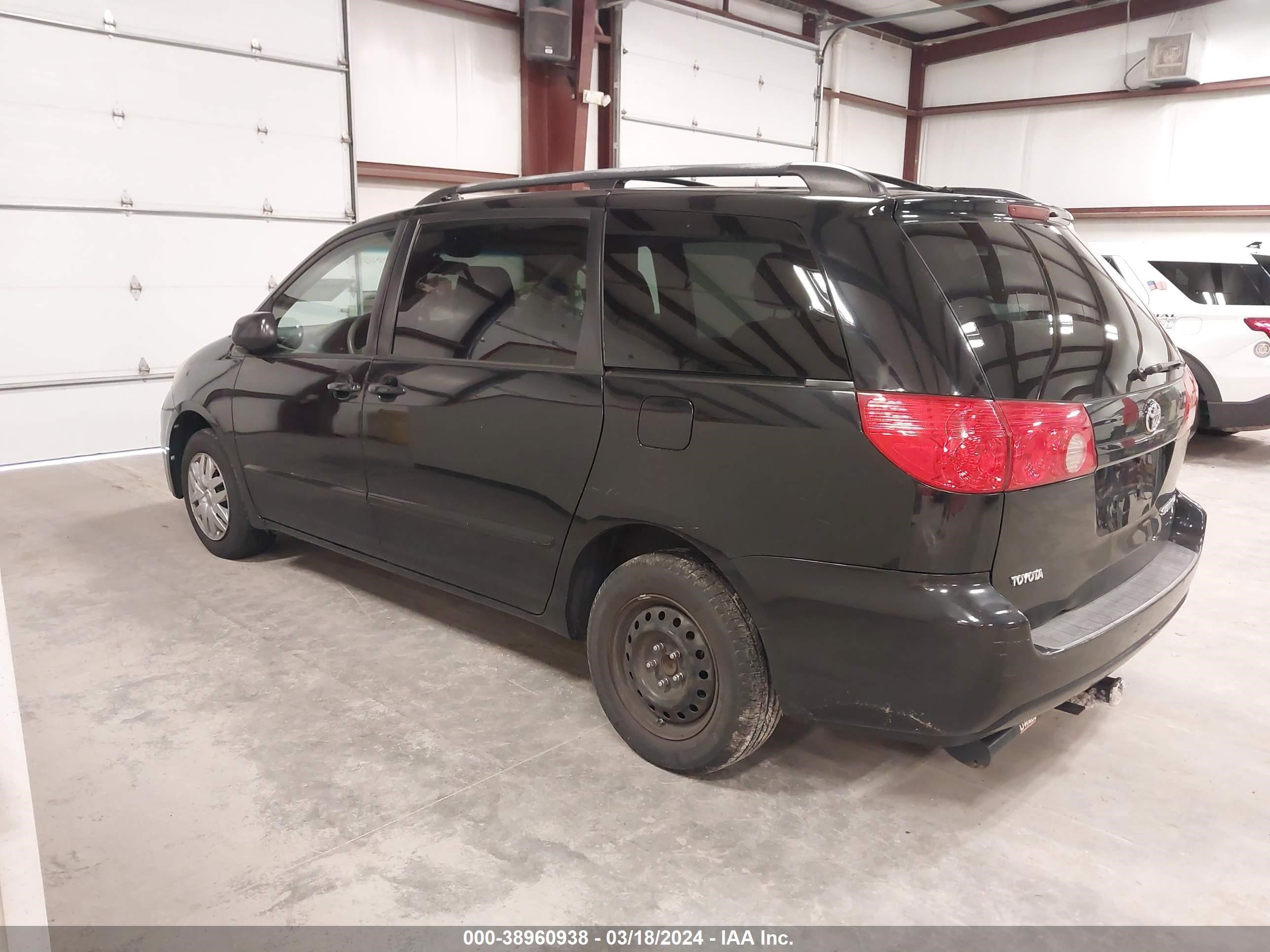 Photo 2 VIN: 5TDZK23C19S250103 - TOYOTA SIENNA 