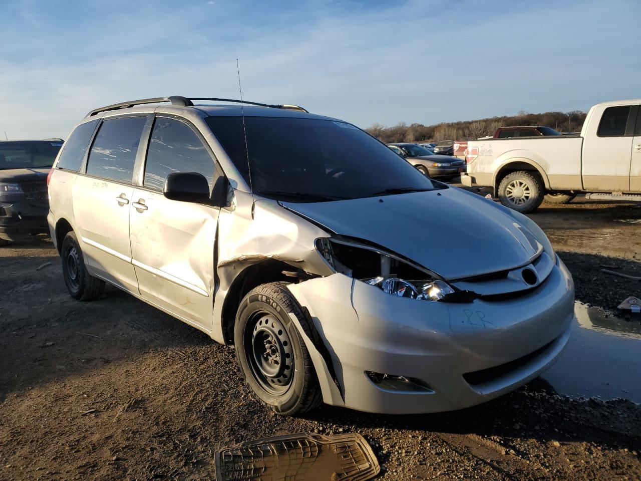 Photo 3 VIN: 5TDZK23C19S265801 - TOYOTA SIENNA 