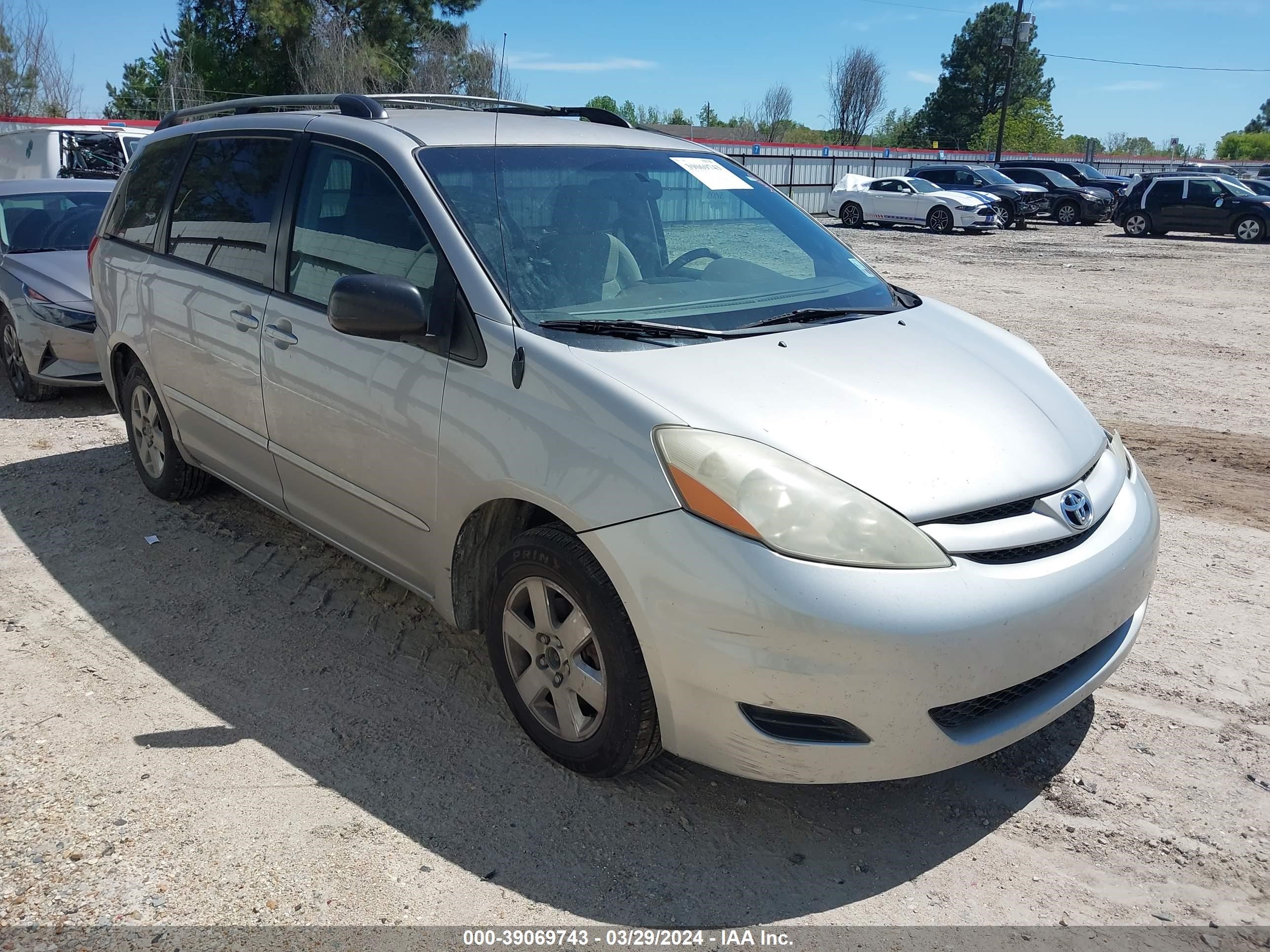 Photo 0 VIN: 5TDZK23C27S039134 - TOYOTA SIENNA 