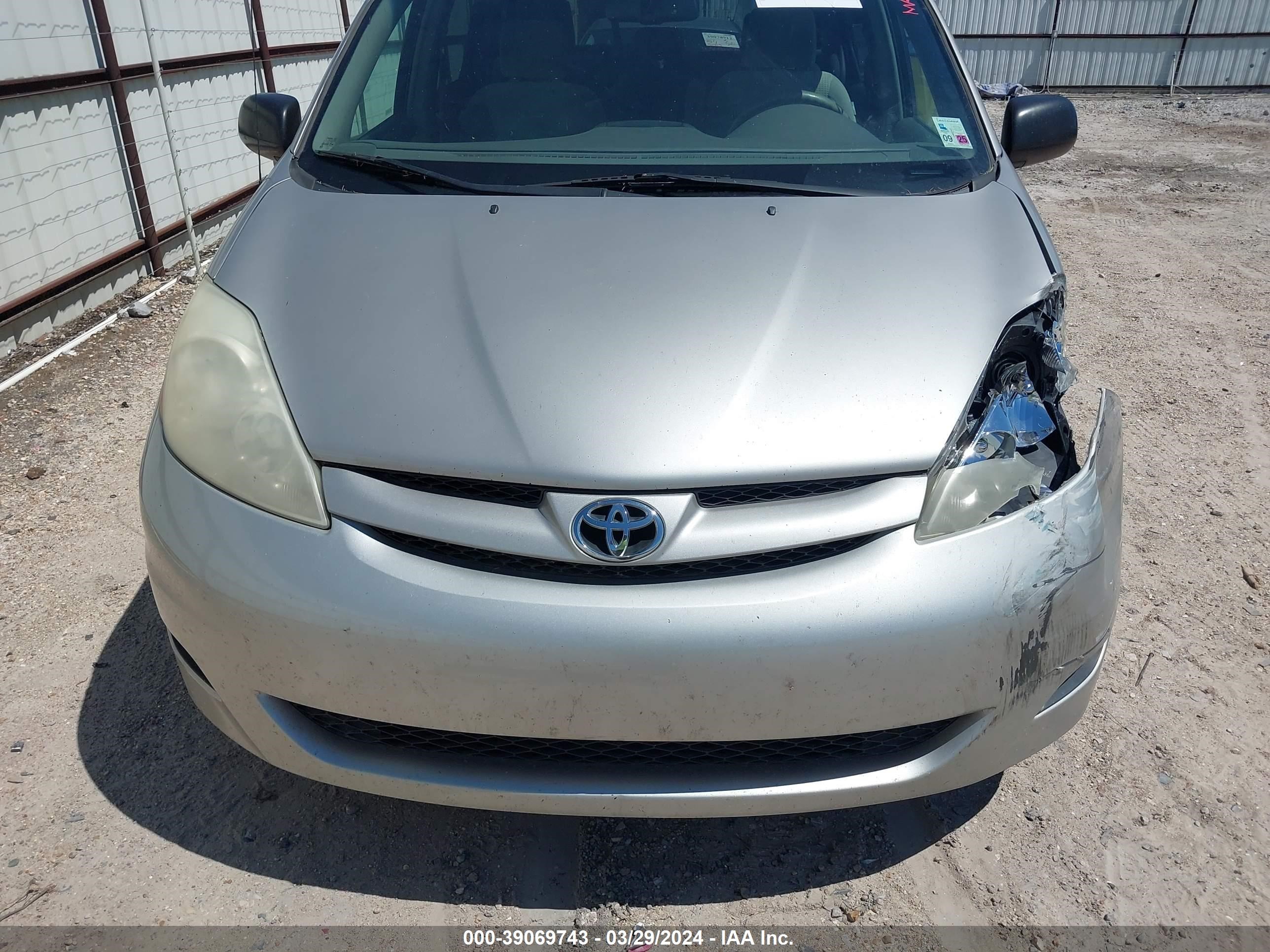 Photo 11 VIN: 5TDZK23C27S039134 - TOYOTA SIENNA 