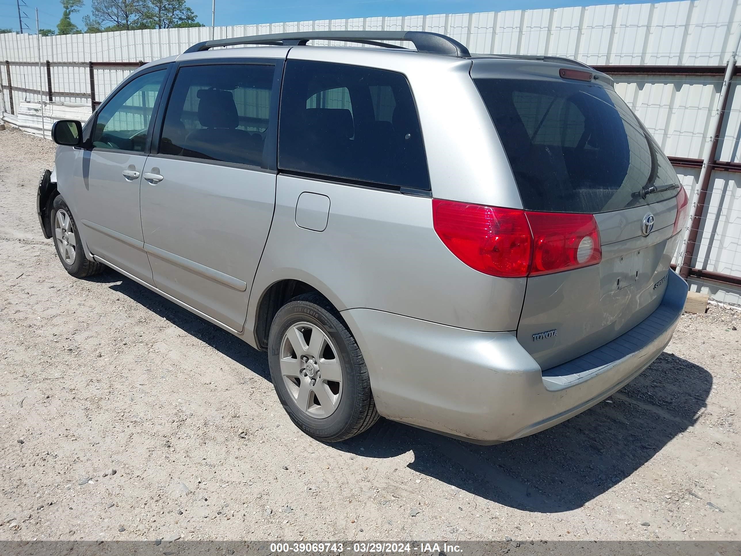 Photo 2 VIN: 5TDZK23C27S039134 - TOYOTA SIENNA 