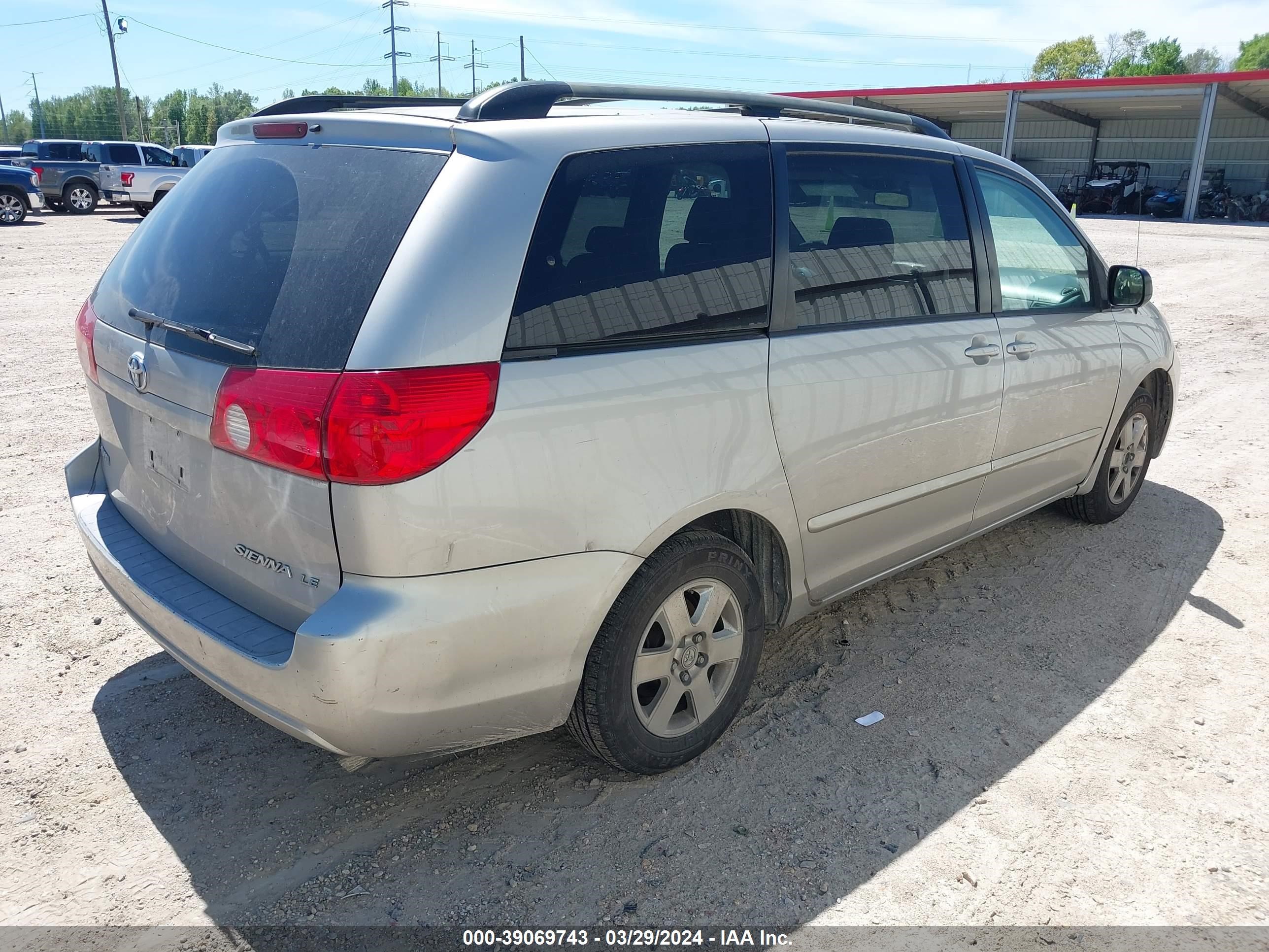 Photo 3 VIN: 5TDZK23C27S039134 - TOYOTA SIENNA 