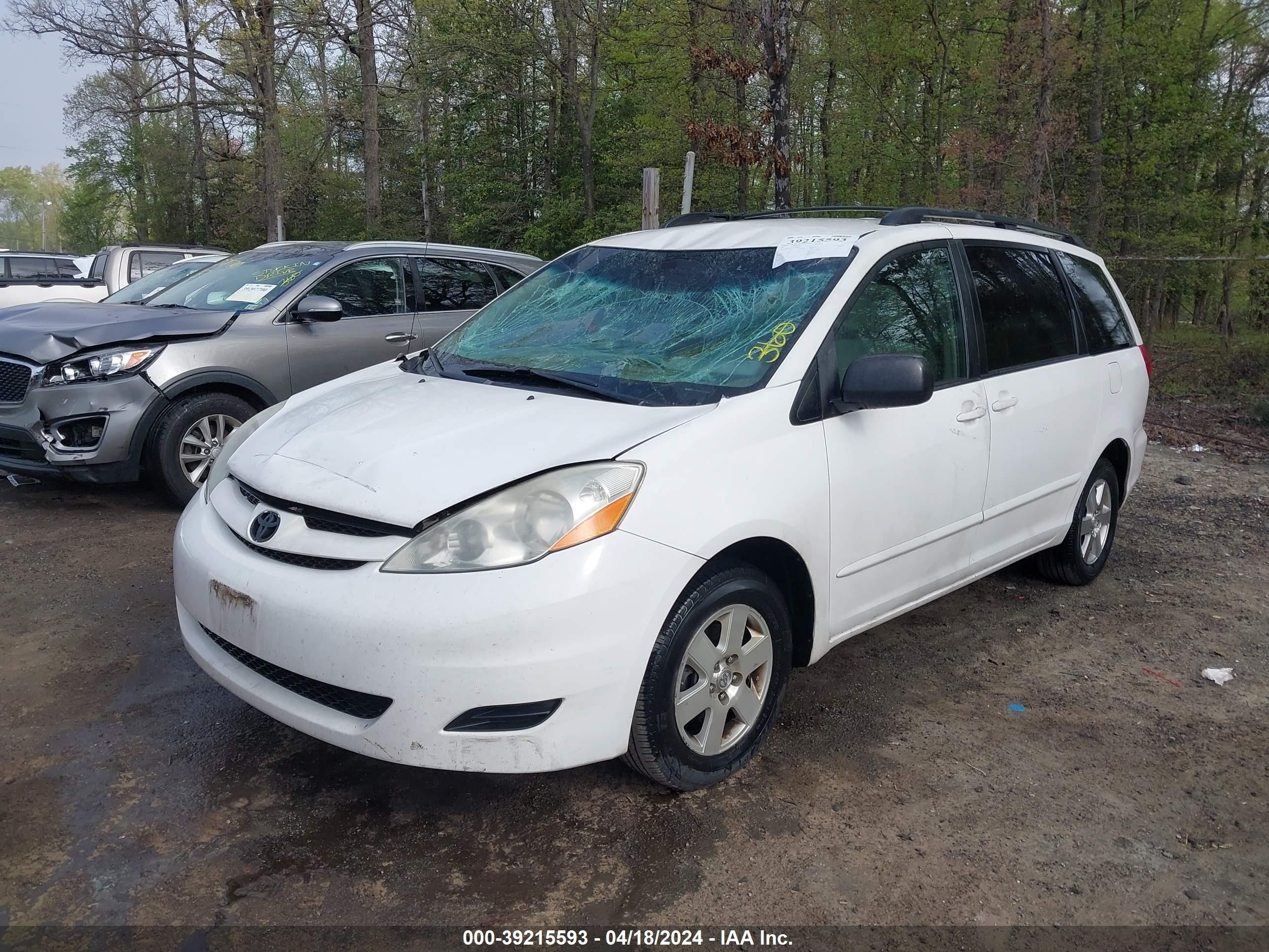 Photo 1 VIN: 5TDZK23C27S055060 - TOYOTA SIENNA 