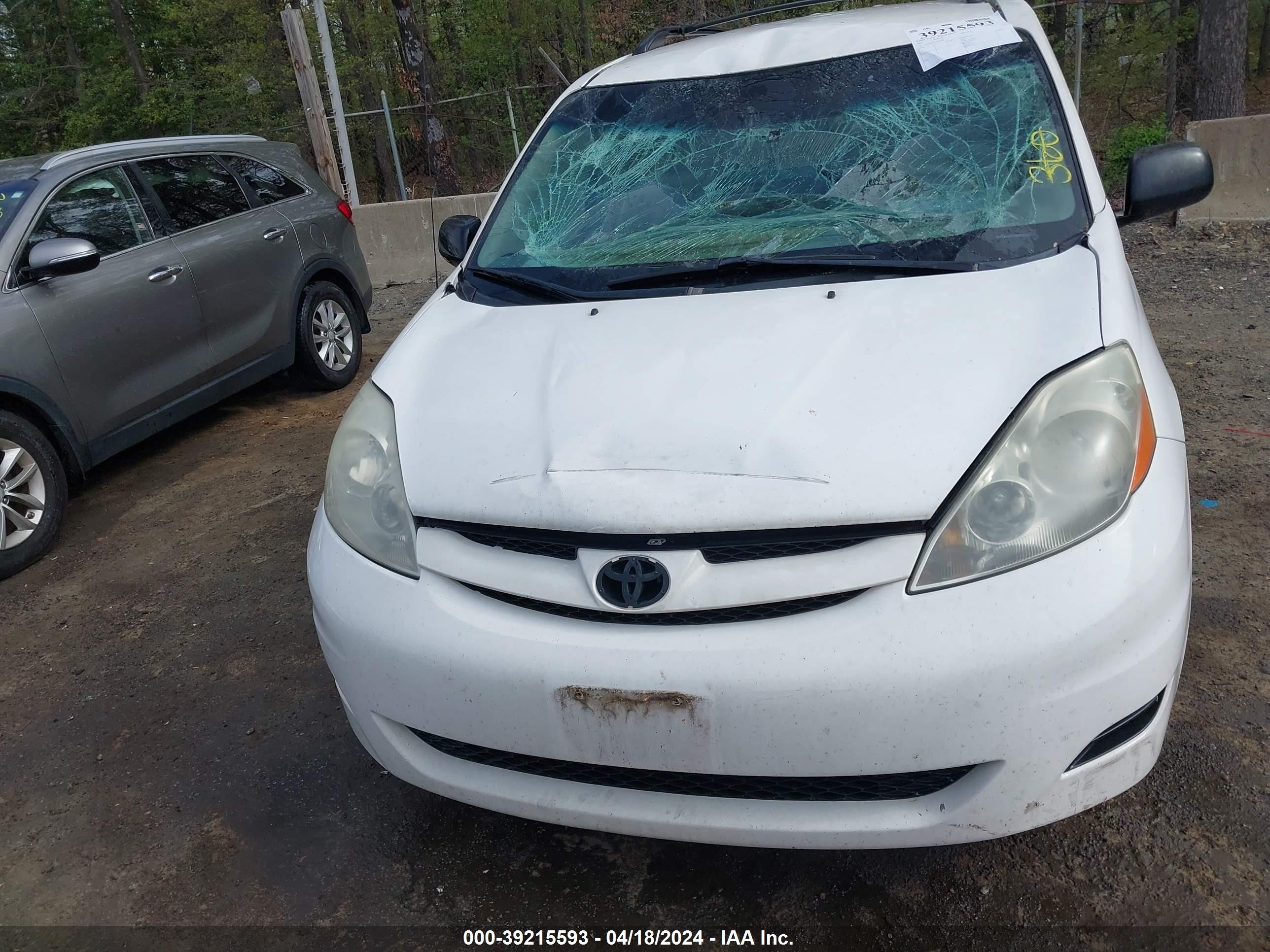 Photo 11 VIN: 5TDZK23C27S055060 - TOYOTA SIENNA 