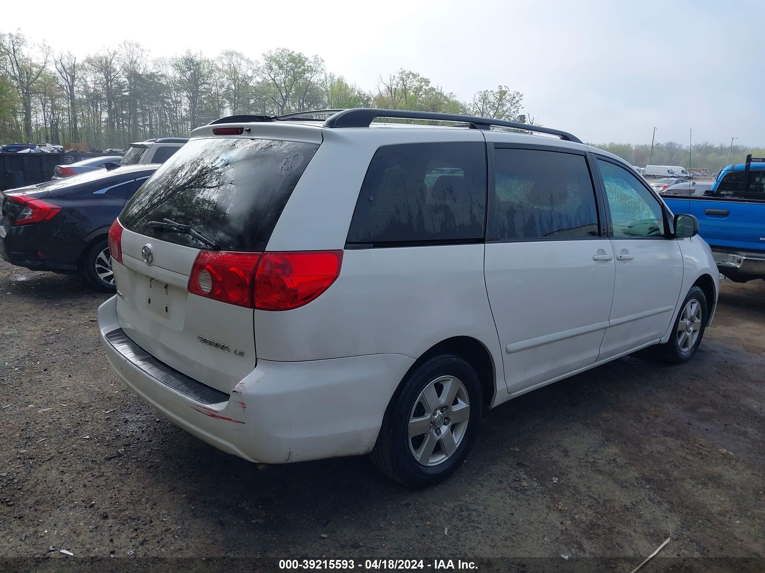 Photo 3 VIN: 5TDZK23C27S055060 - TOYOTA SIENNA 